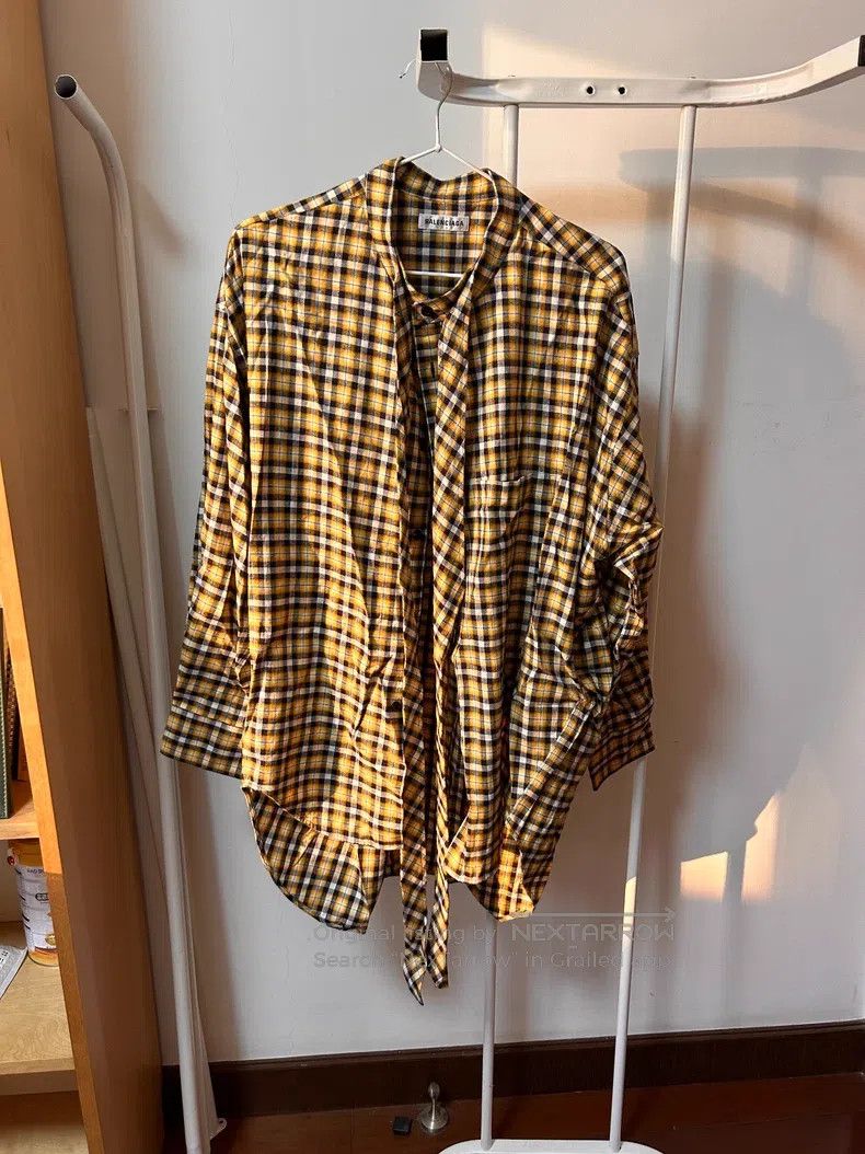 Balenciaga Balenciaga Ladies Plaid Bow Shirt Size XXS / US 00 / IT 34 - 6 Thumbnail