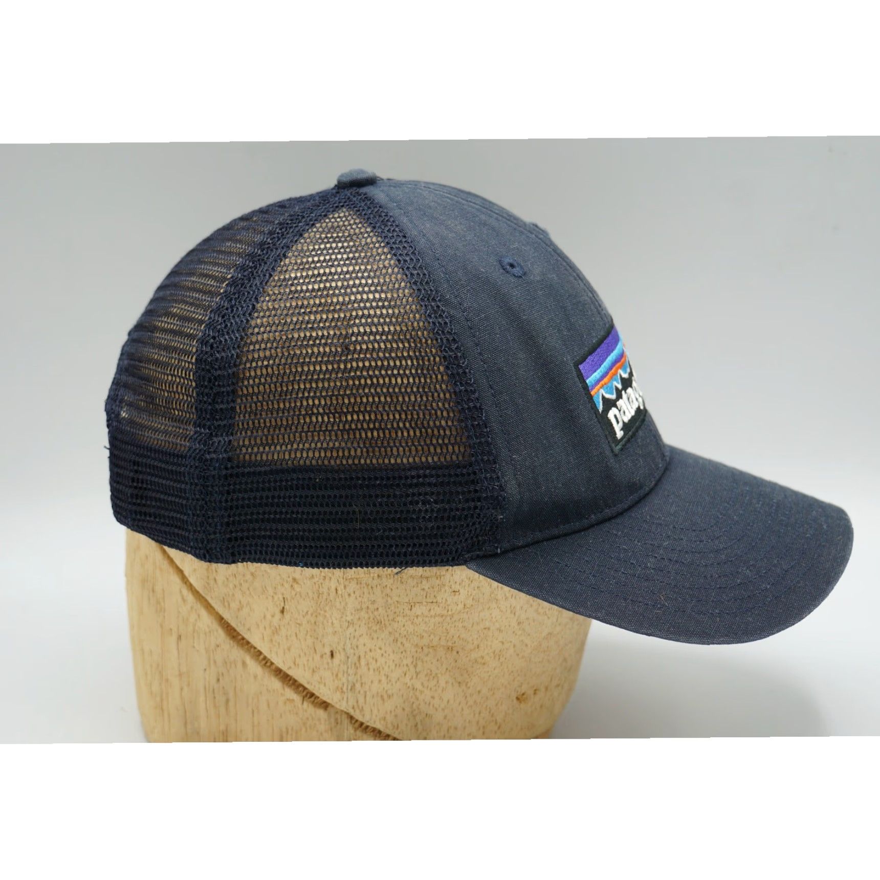 Patagonia VINTAGE Patagonia Men's P-6 Logo LoPro Trucker Hat Navy Blue Size ONE SIZE - 4 Thumbnail