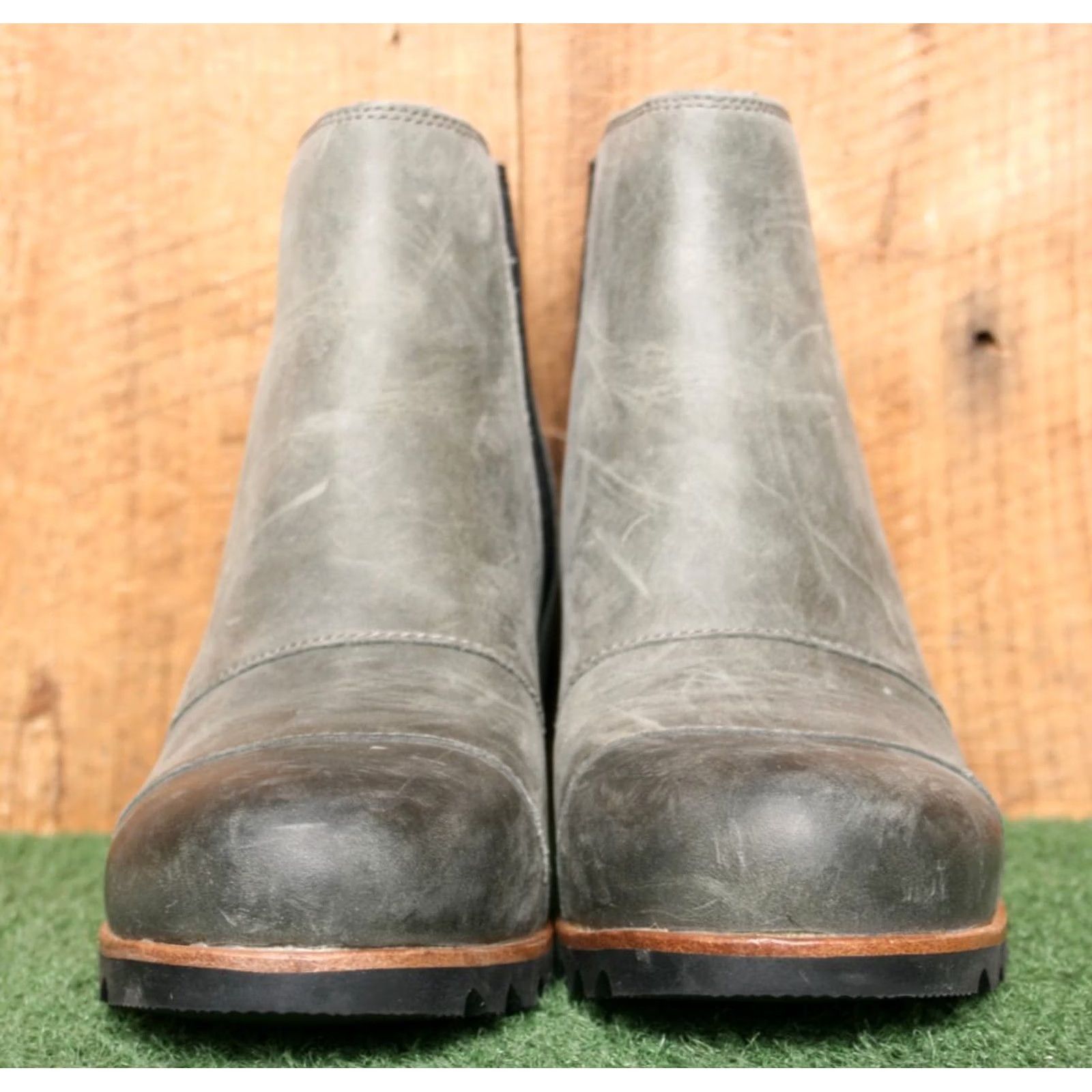 SOREL Sorel Lea Chelsea Booties Sz. 8 Leather Distressed Gray Wedge Ankle Boot Women Size US 6 / IT 36 - 2 Thumbnail