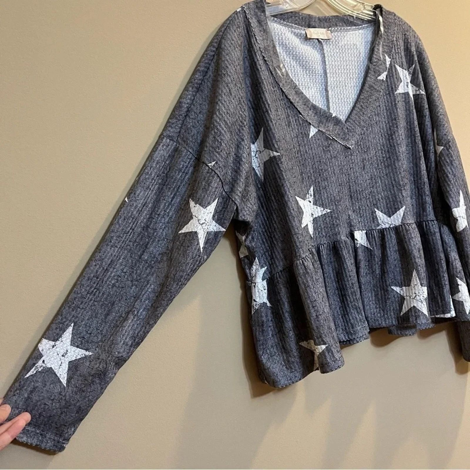 Other NWT Altar'd State Womens Gray Long Sleeve Shirt Sz M Size M / US 6-8 / IT 42-44 - 2 Thumbnail