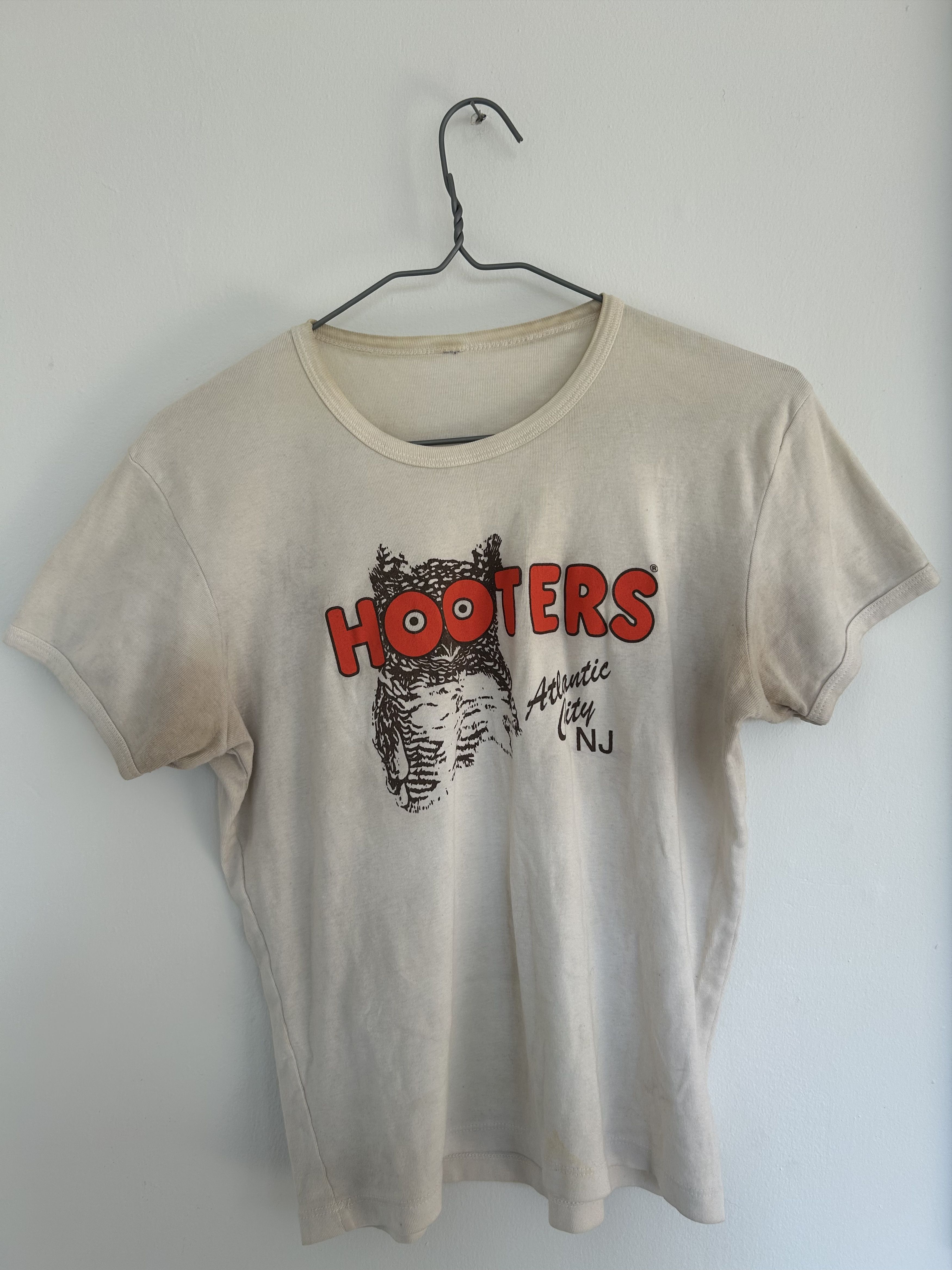 Other Womens Hooters T-shirt Size M / US 6-8 / IT 42-44 - 1 Thumbnail