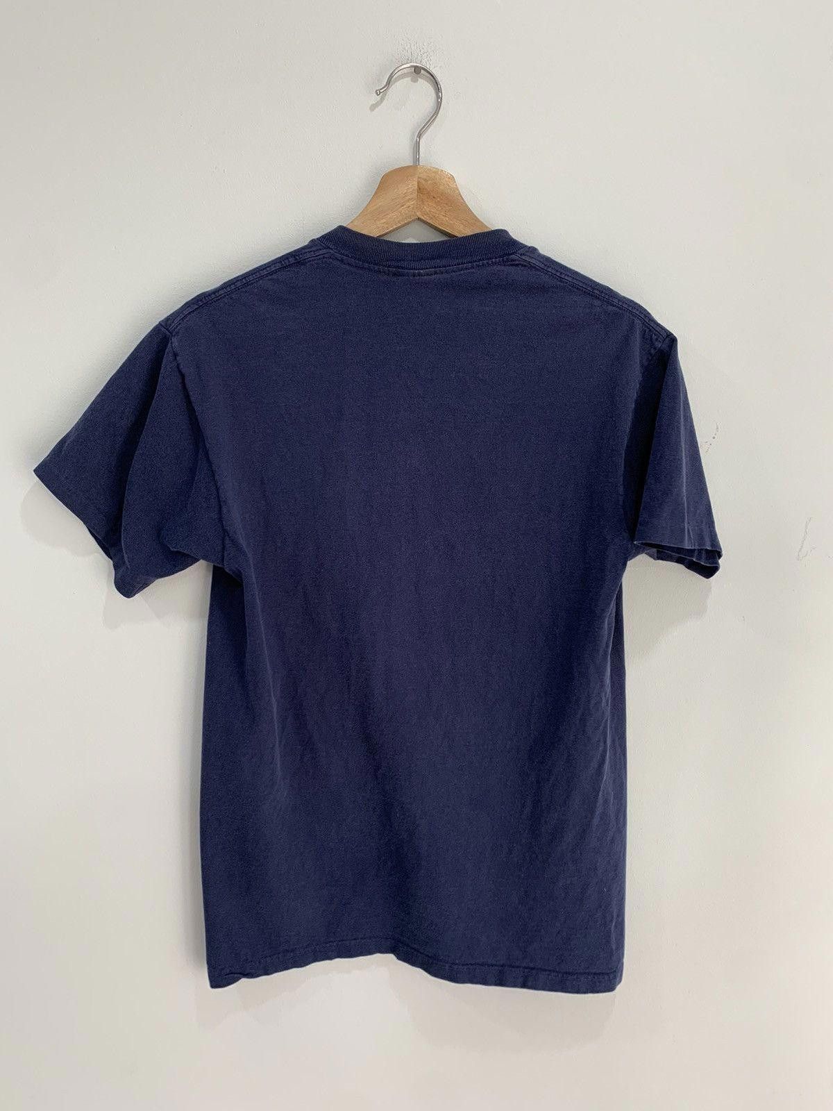 Vintage Vintage 90s Navy Blue Pocket Tee Shirt Sun Faded Size US M / EU 48-50 / 2 - 4 Thumbnail