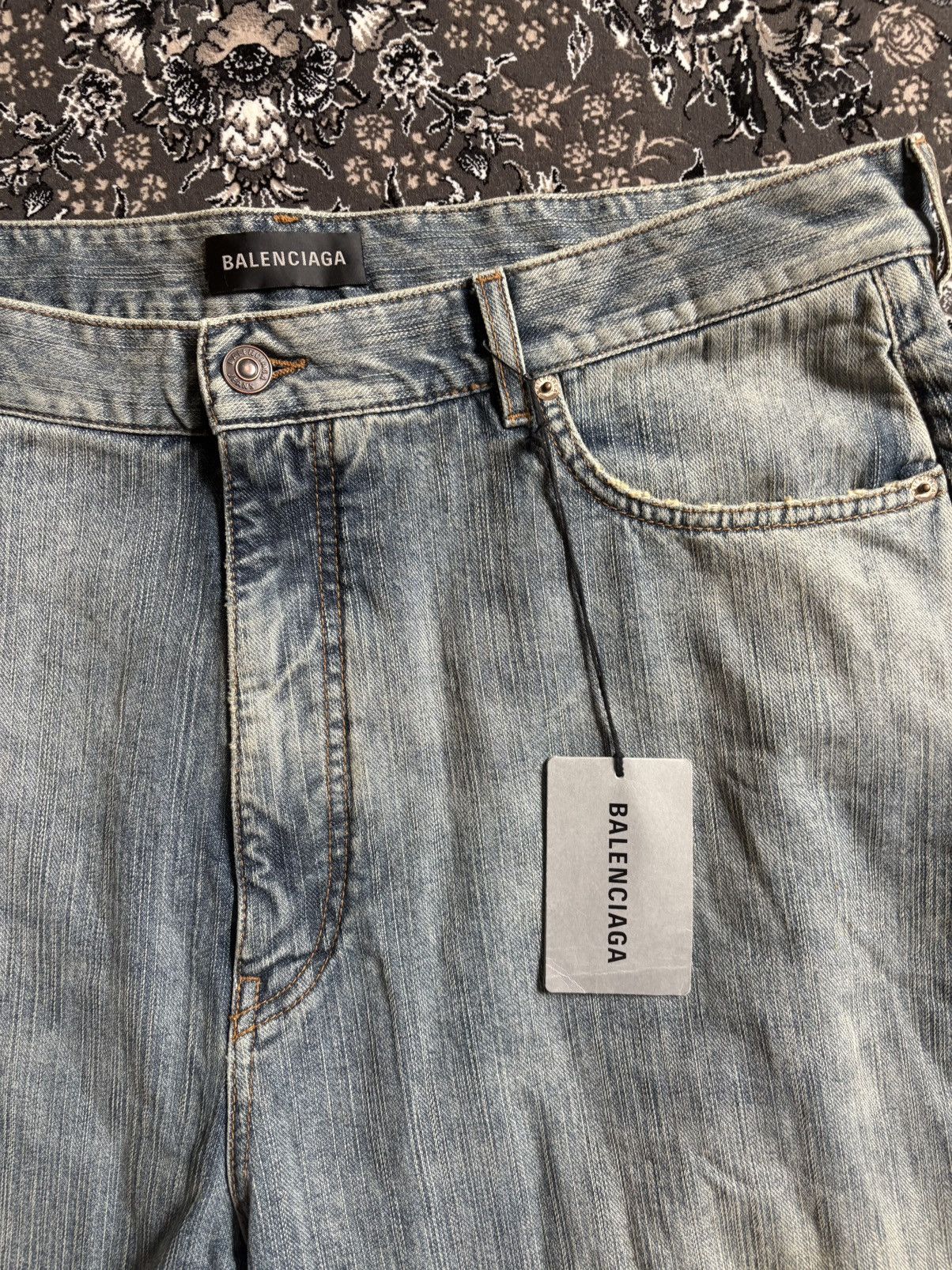 Balenciaga Balenciaga FW24 vintage stained blue Jeans Size US 34 / EU 50 - 2 Thumbnail