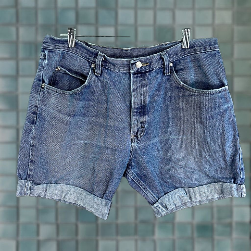 Wrangler VINTAGE Wrangler Denim Shorts Men Size 36 Bermuda 7In Inseam Casual Summer Summer Casual Men Size US 36 / EU 52 - 1 Thumbnail