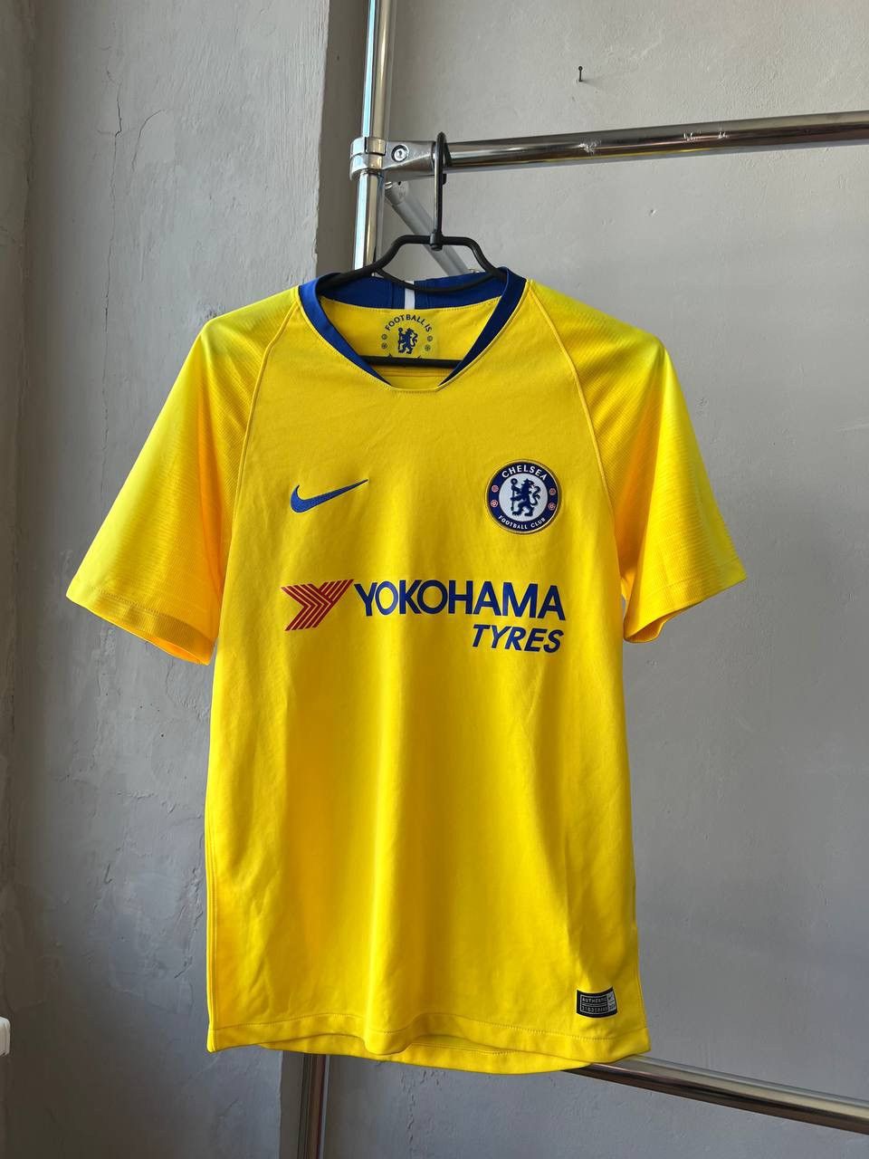 Nike 2018/19 CHELSEA FC AWAY SOCCER JERSEY FOOTBALL SHIRT NIKE S Size US S / EU 44-46 / 1 - 2 Thumbnail