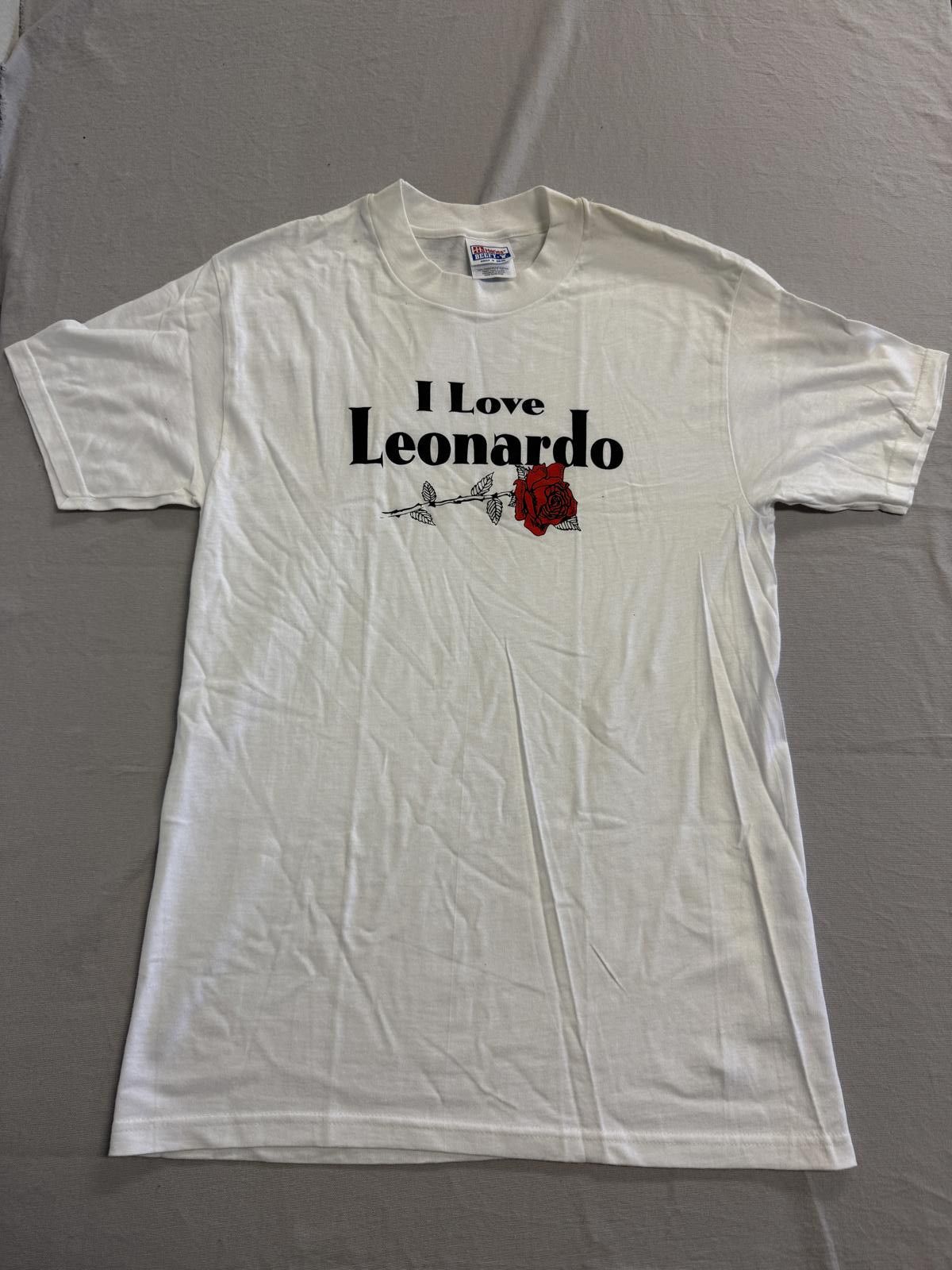 Hanes Romeo and Juliet T-shirt I Love Leonardo Red Rose Tee - M Size US M / EU 48-50 / 2 - 1 Thumbnail