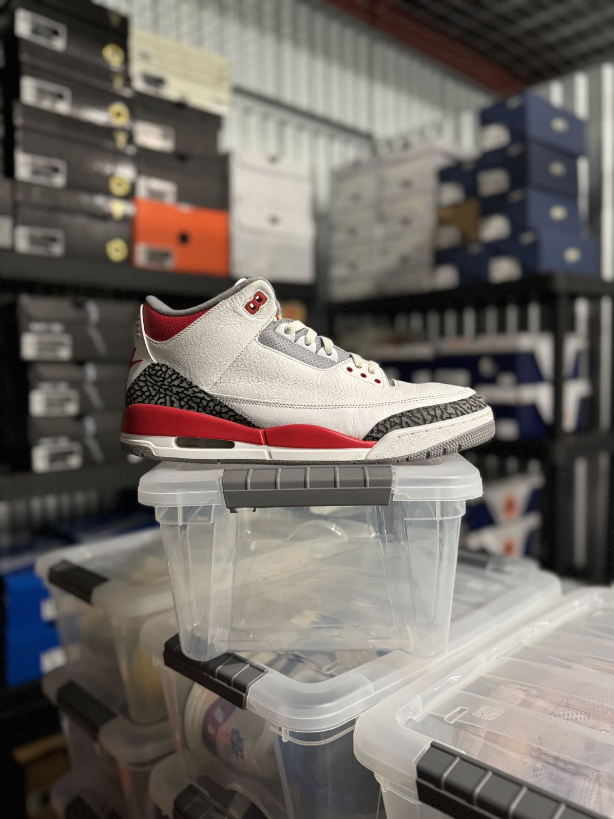 Jordan Brand Jordan 3 Retro OG Fire Red 2022 Size 13 Size US 13 / EU 46 - 1 Thumbnail