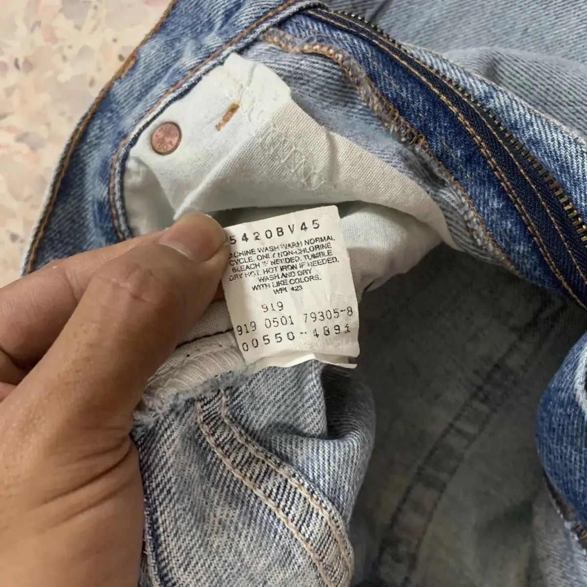Levi's Levi’s 550 Jeans Ripped Denim Levis Light Wash Pants Size US 32 / EU 48 - 4 Thumbnail