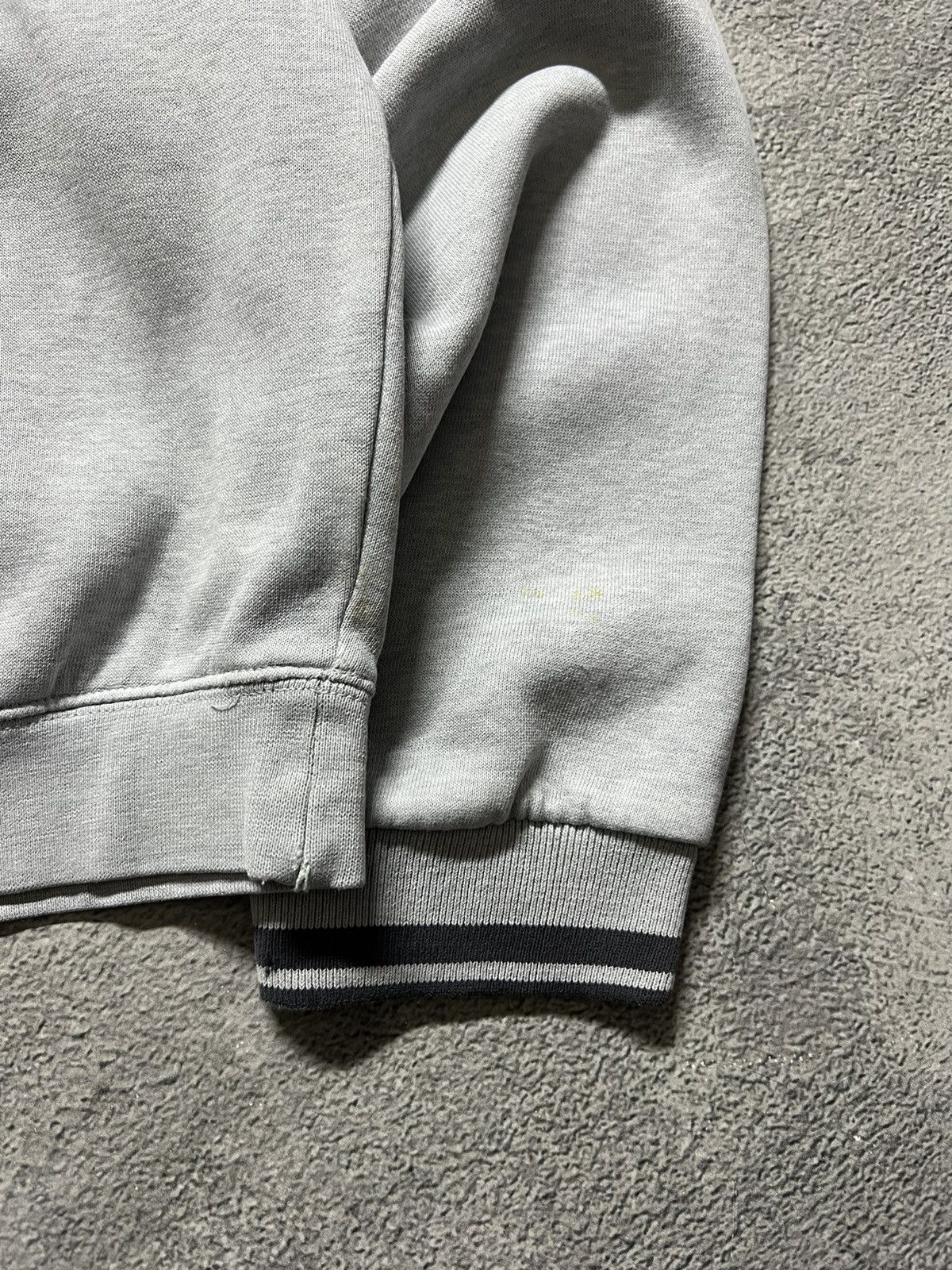 Vintage Vintage Y2k Nike 🩶 Velour Spell Out Big Logo Sweatshirt 90’s Size US S / EU 44-46 / 1 - 9 Thumbnail