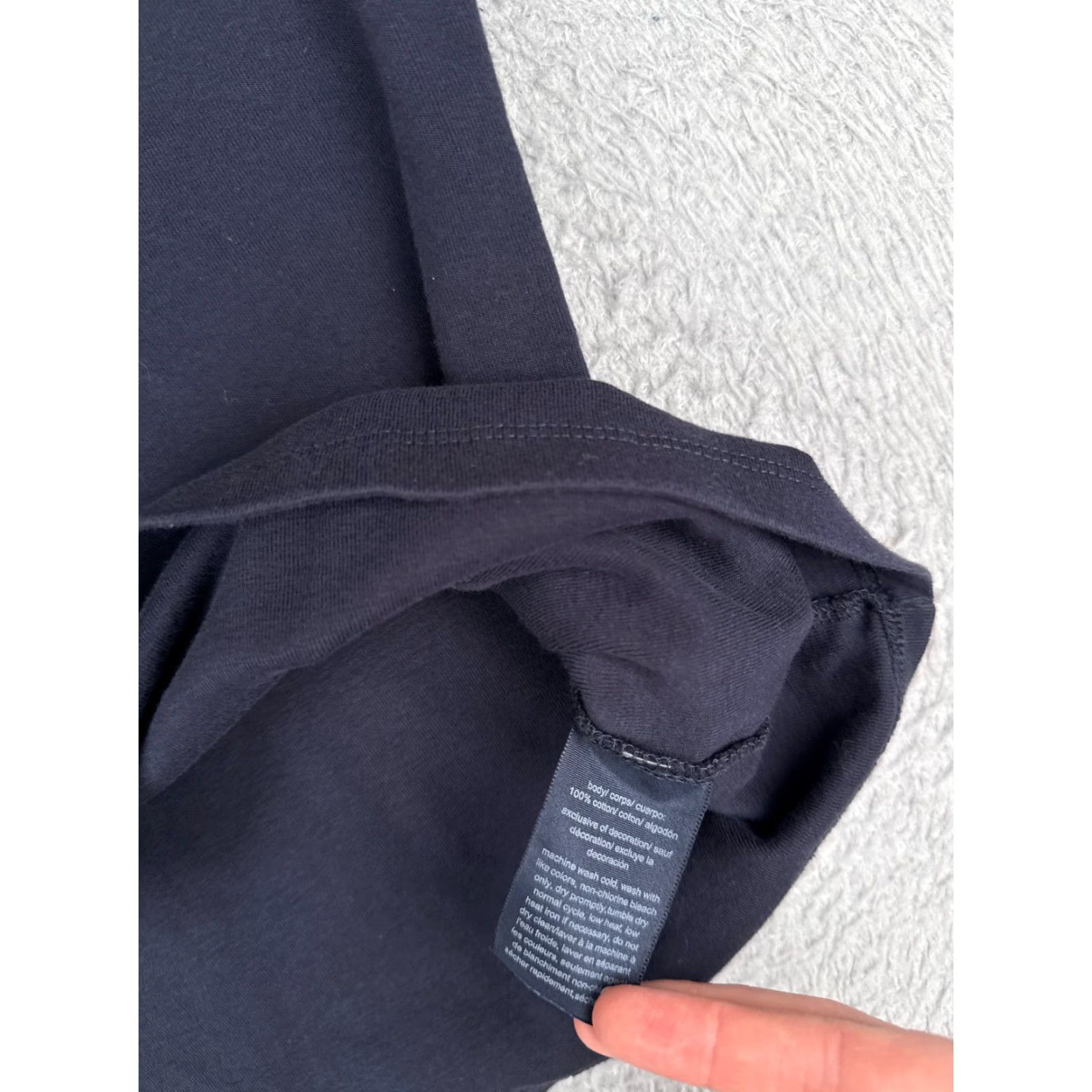 Tommy Hilfiger VINTAGE? No. Tommy Hilfiger Shirt Women Extra Large Blue V-Neck Short Sleeve 100% Cotton Knit T-Shirt XL Blue Logo Embroidered Casual Womens Size XL / US 12-14 / IT 48-50 - 7 Thumbnail