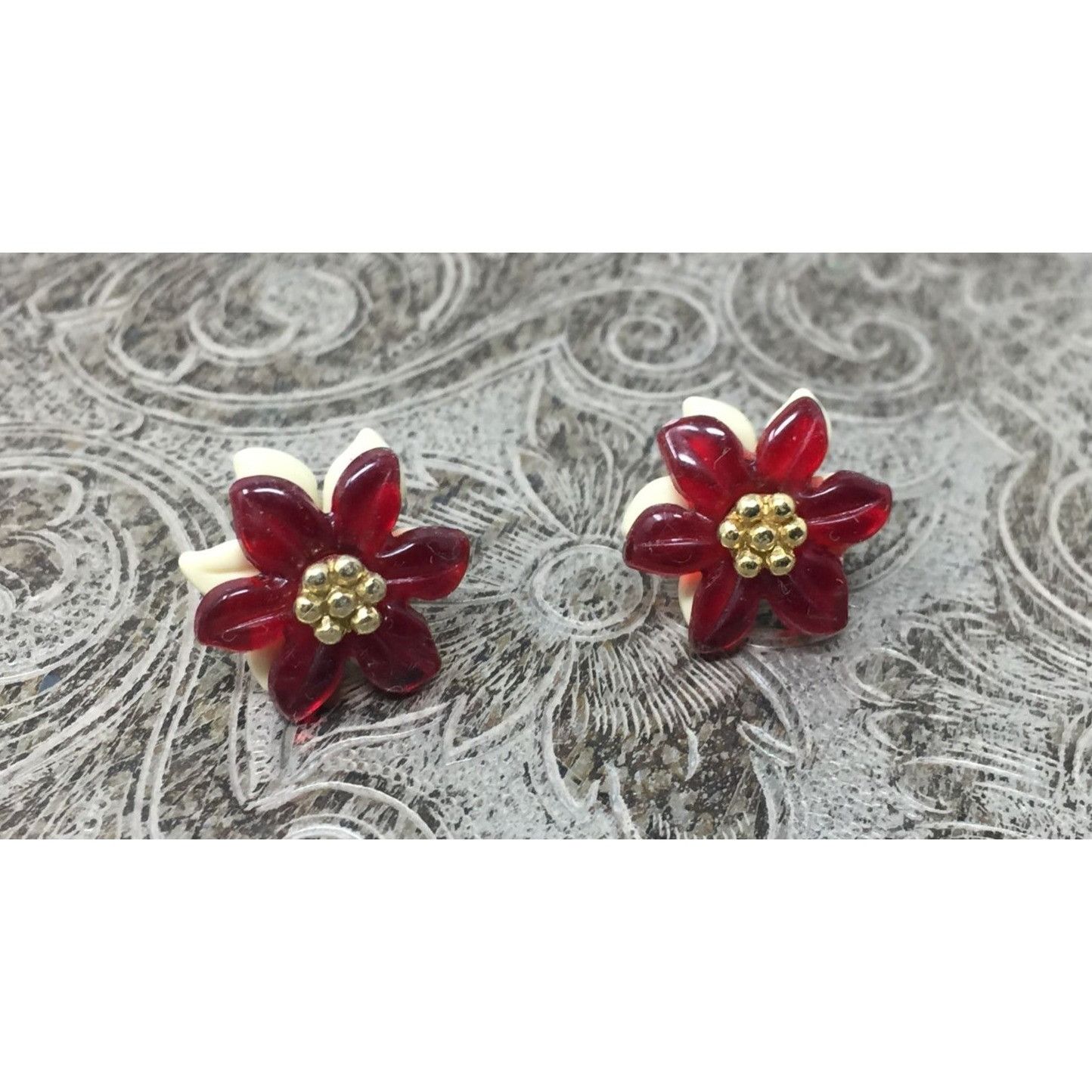 Other AVON Women's Red and White Flower Stud Earrings Size ONE SIZE - 1 Thumbnail