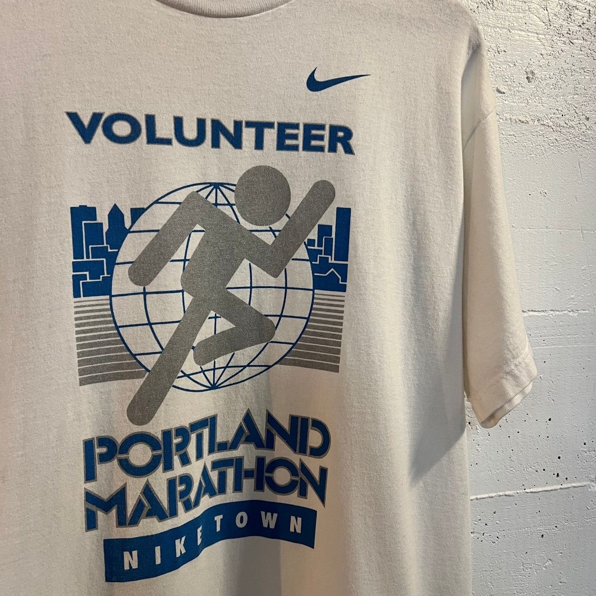 Nike Vintage Nike Volunteer Portland Marathon Nike Town T-Shirt L Size US L / EU 52-54 / 3 - 3 Thumbnail