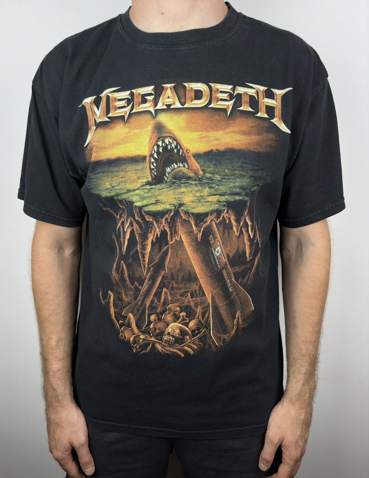 Band Tees Vintage Megadeth Warhead Shark Graphic Metal Rock TShirt Tee Size US XL / EU 56 / 4 - 9 Thumbnail
