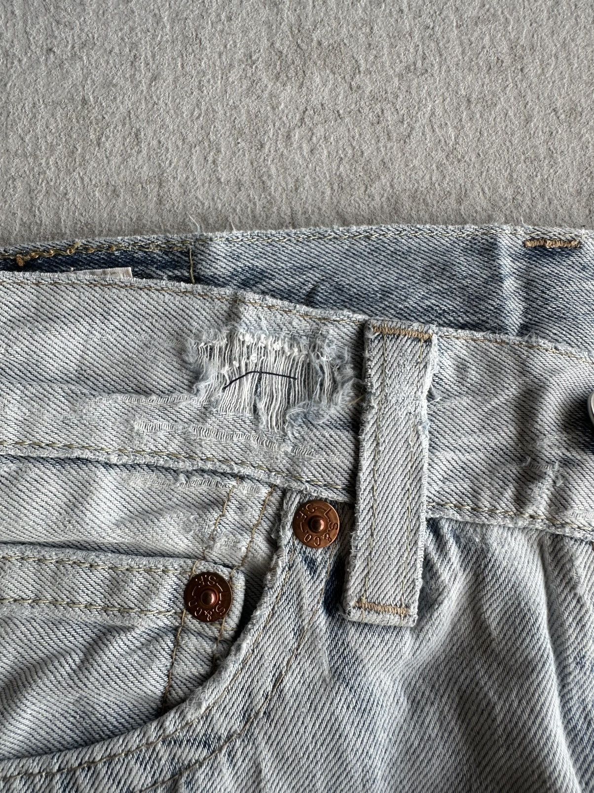 Levi's ✨SEND OFFERS✨ LEVI’S Jeans Light Wash Distressed Denim Pants Size US 30 / EU 46 - 10 Thumbnail