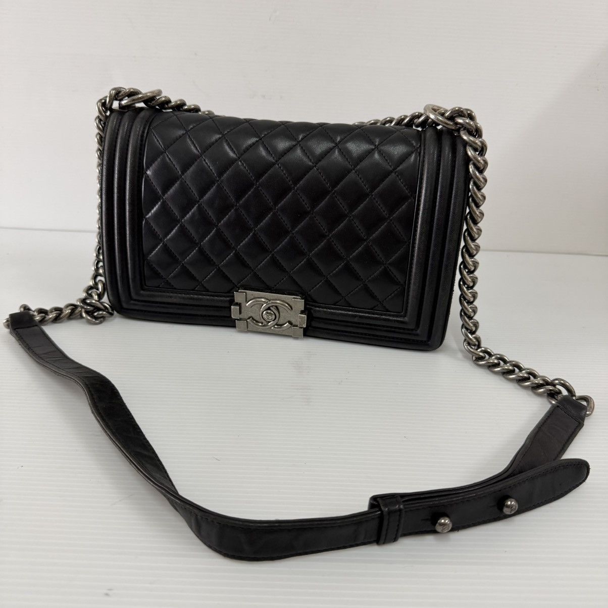Chanel Chanel Le Boy Black Lambskin Small Shoulder Bag Size ONE SIZE - 21 Thumbnail