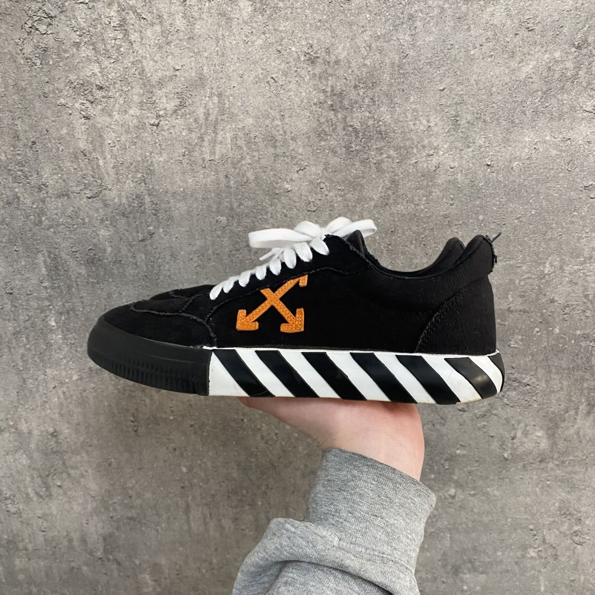 Off-White Off-White Vulcanized Low Sneakers Black Arrow Shoes Size US 10 / EU 43 - 6 Thumbnail