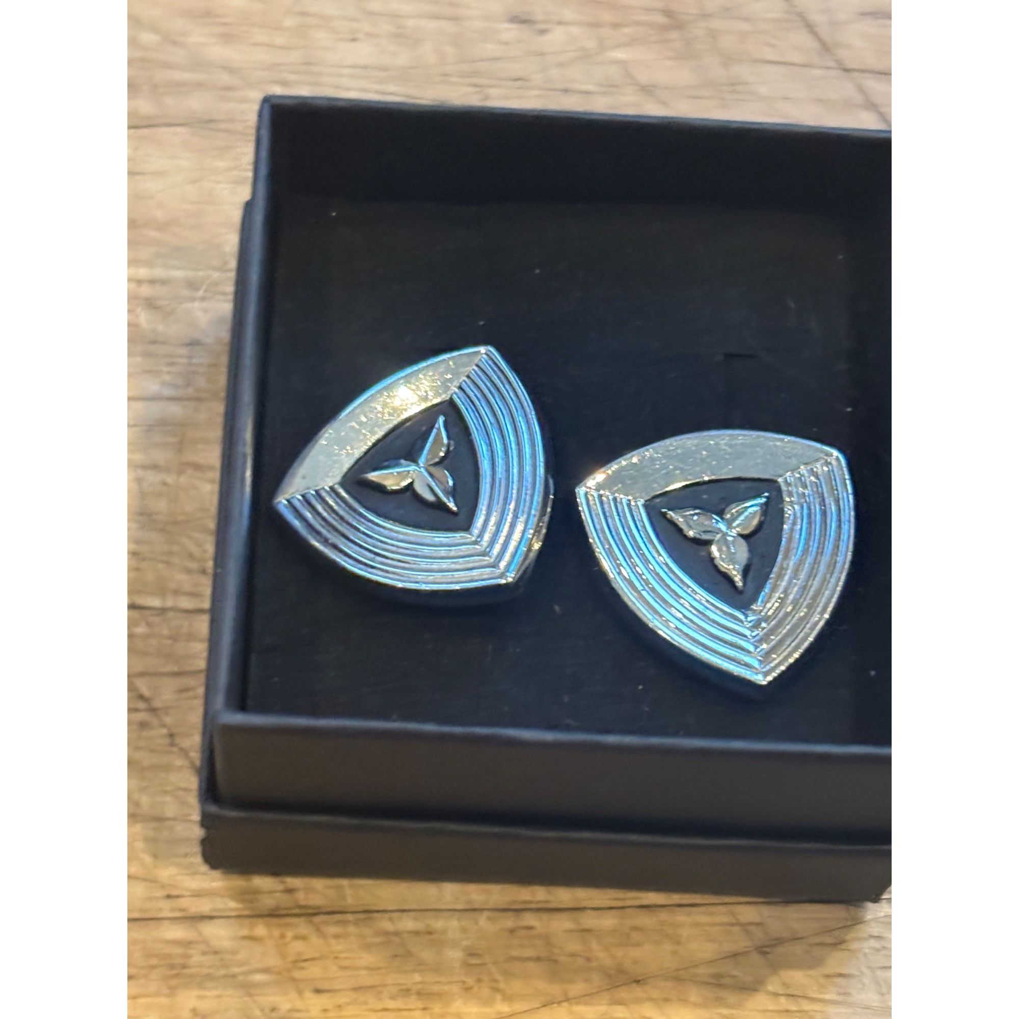 Other Silver Wave Pattern shield Cufflinks With Triangular Design Size 34R - 4 Thumbnail