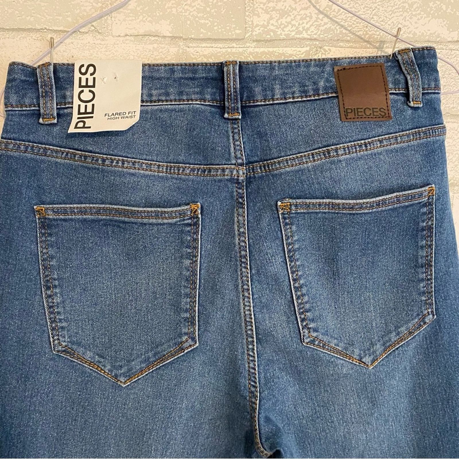 Pieces Uniques NWT $70 Pieces UK Denim Flare Fit High Waist Jeans MED NEW Size 28" / US 6 / IT 42 - 9 Thumbnail