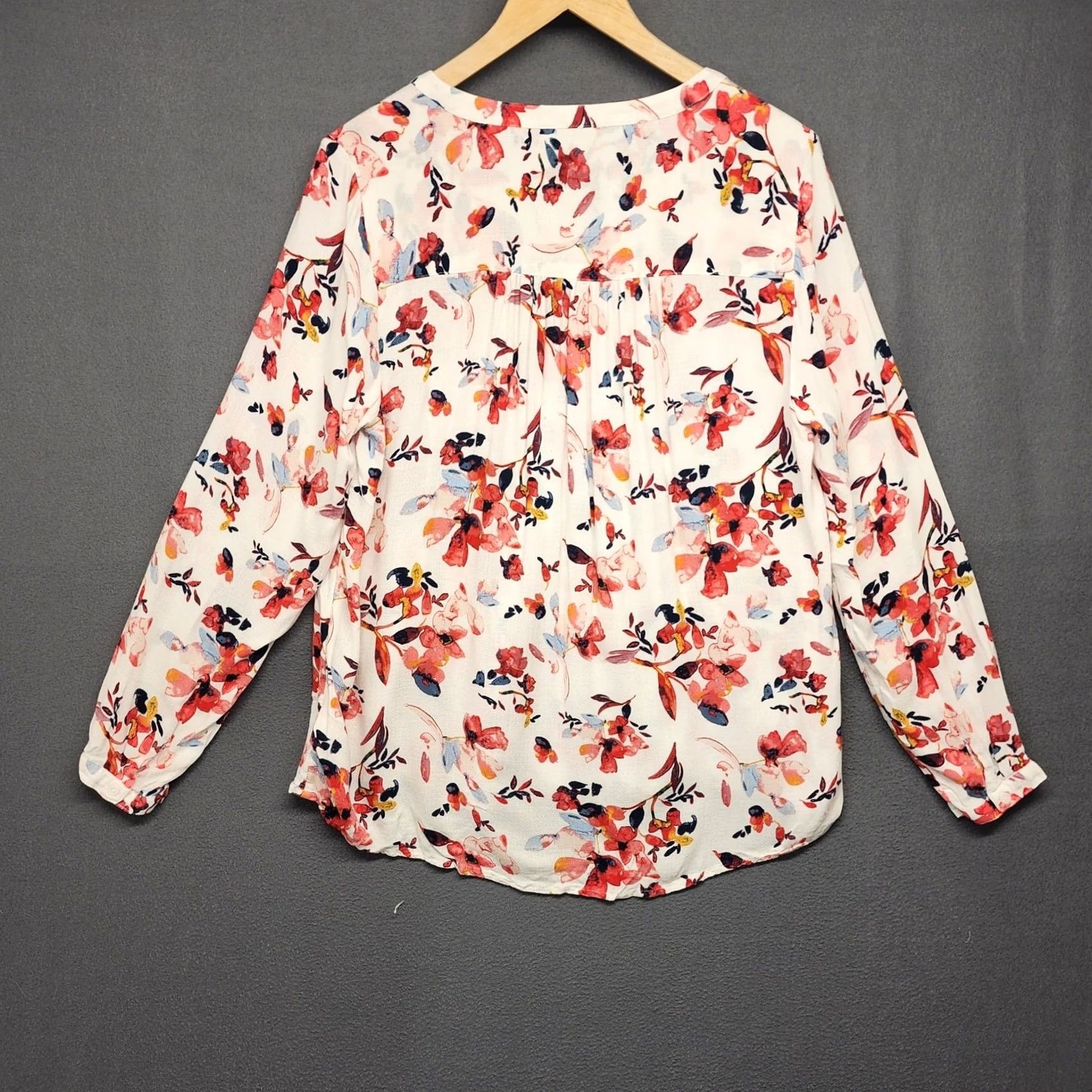 Lucky Brand Lucky Brand Top Womens Large White Red Floral Popover Ruched V Neck Lightweight Blouse Long Sleeve Size L / US 10 / IT 46 - 2 Thumbnail