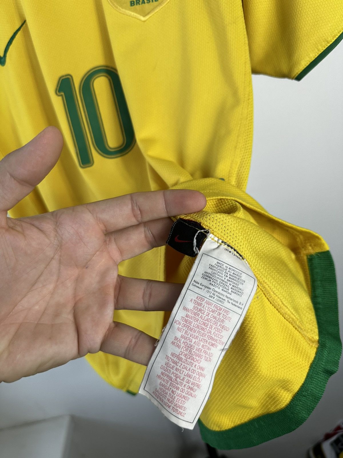 Nike Vintage Nike Brazil 2004/06 Home Jersey Ronaldinho #10 Size US M / EU 48-50 / 2 - 5 Thumbnail