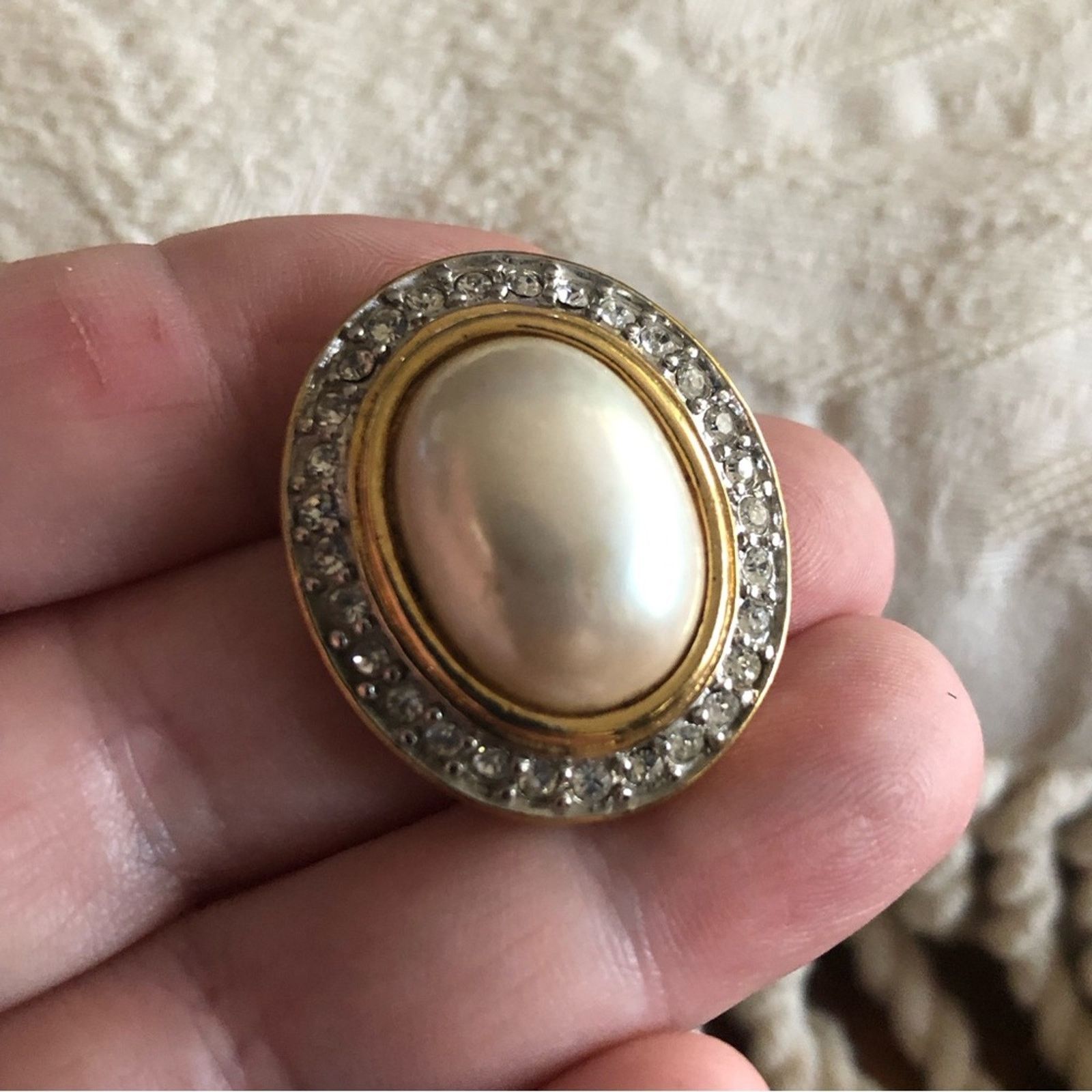 Vintage Vintage oval cream pearl halo pierced earrings Size ONE SIZE - 4 Thumbnail