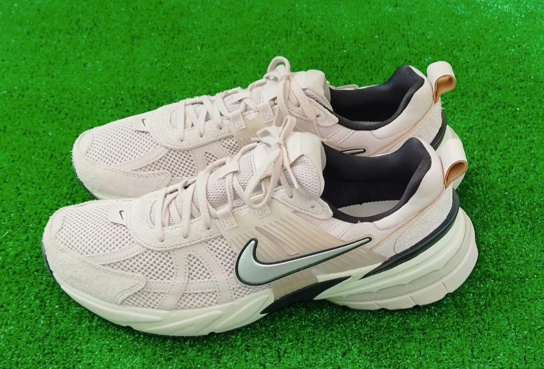 Nike Shoes Nike V2K Run Unisex Size US 11.5 / EU 44-45 - 3 Thumbnail