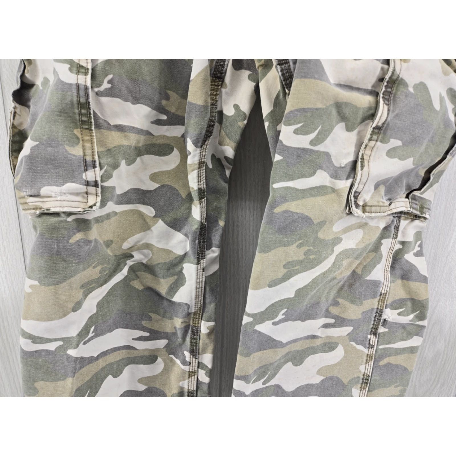 Carhartt VINTAGE Carhartt Camouflage Pants Mens 36x30 Relaxed Fit Cargo Pocket Cotton Canvas 9" Leg Opening 29" Inseam Mens Size US 35 - 5 Thumbnail