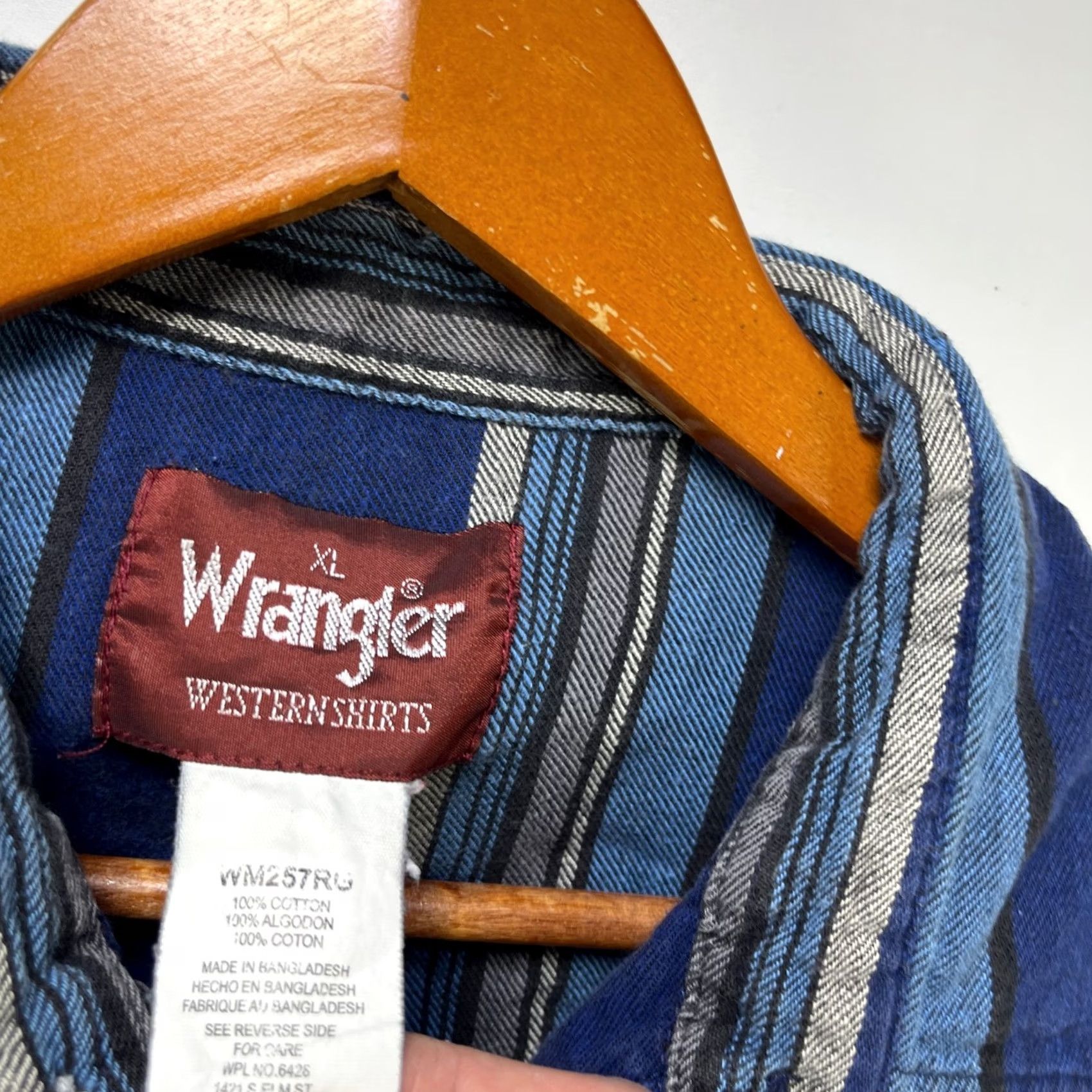 Wrangler VINTAGE Wrangler Pearl Snap Button-Up Shirt XL Blue Cotton Mens 90s Western USA Pockets Size US XL / EU 56 / 4 - 4 Thumbnail