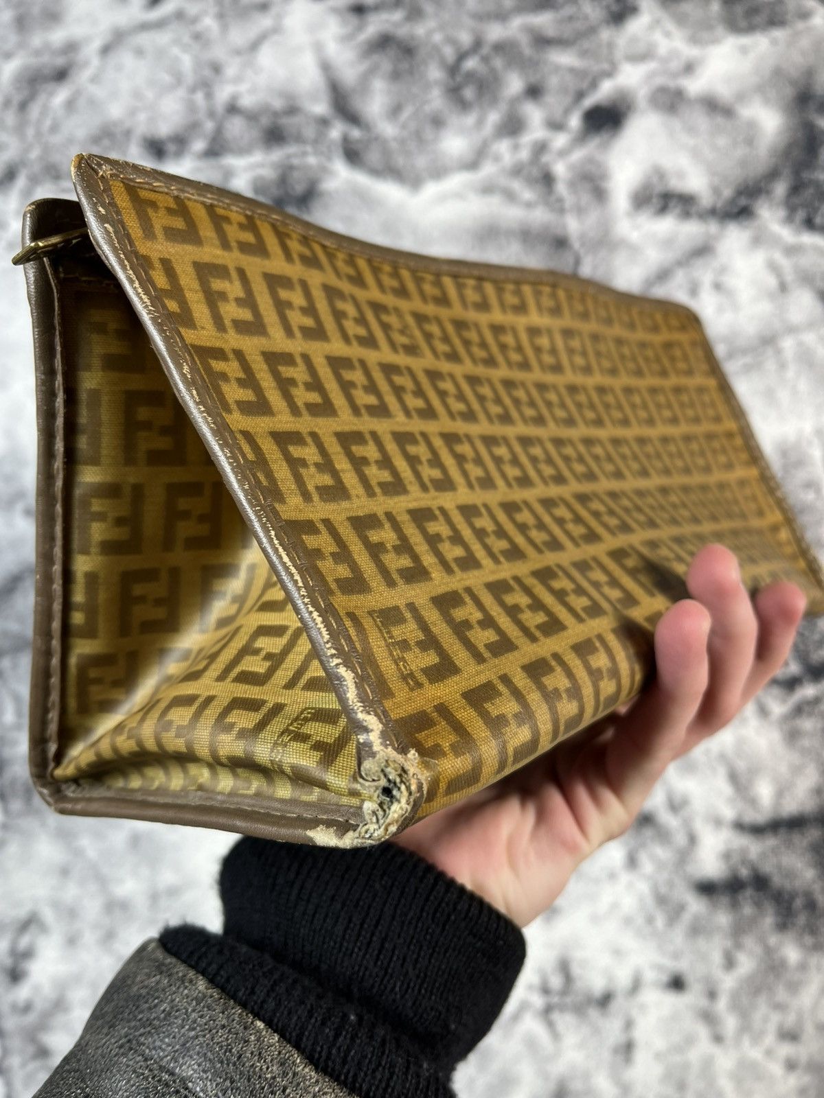 Fendi Vintage Fendi Zucca Monogram Leather Clutch Made In Italy Size ONE SIZE - 7 Thumbnail