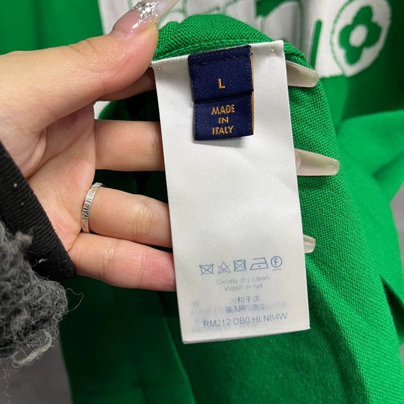 Louis Vuitton Louis Vuitton The latest green crewneck logo monogram prin Size US L / EU 52-54 / 3 - 4 Thumbnail