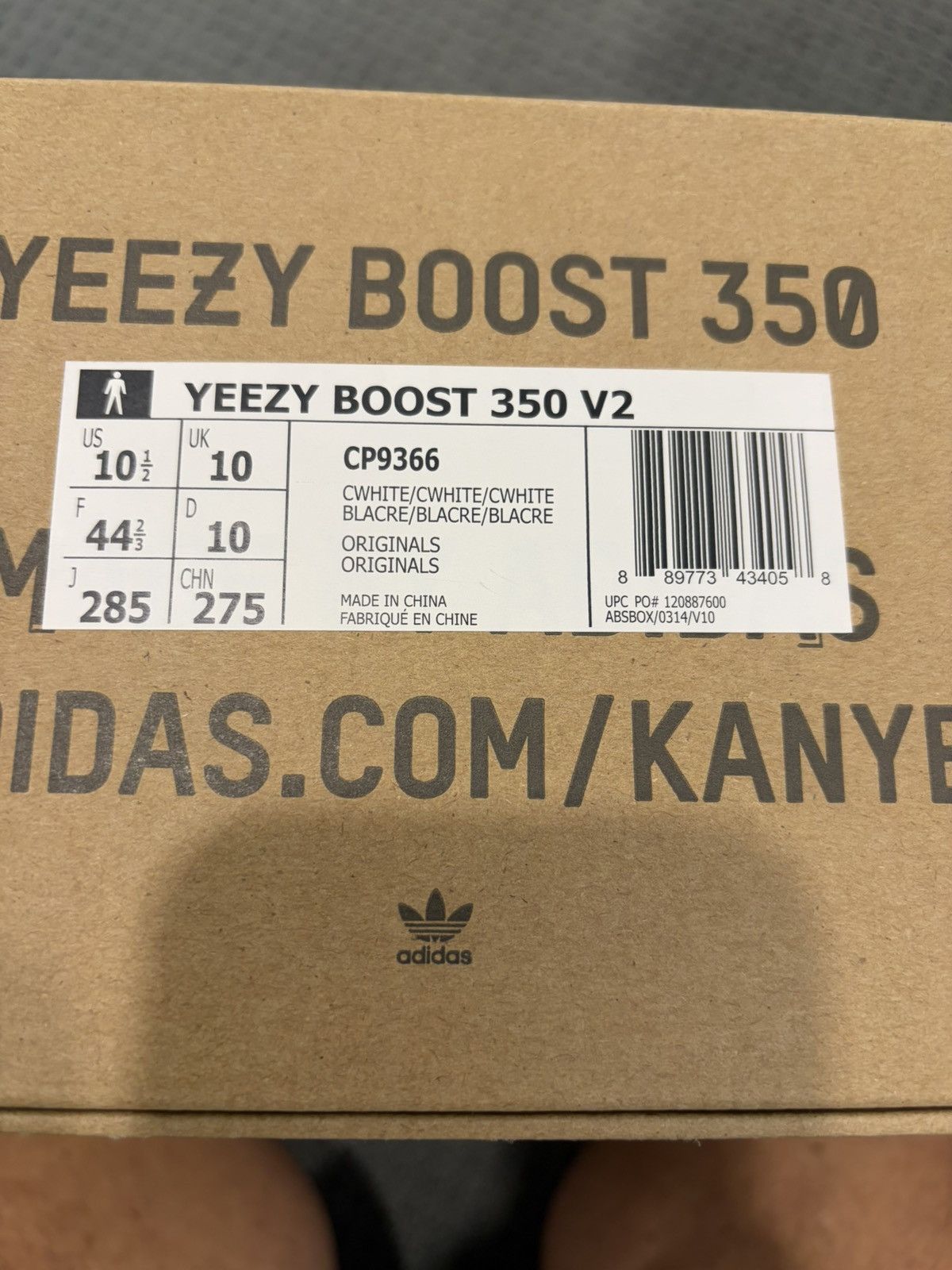 Yeezy Yeezy 350 v2 in Triple White. Excellent Size US 10.5 / EU 43-44 - 7 Thumbnail