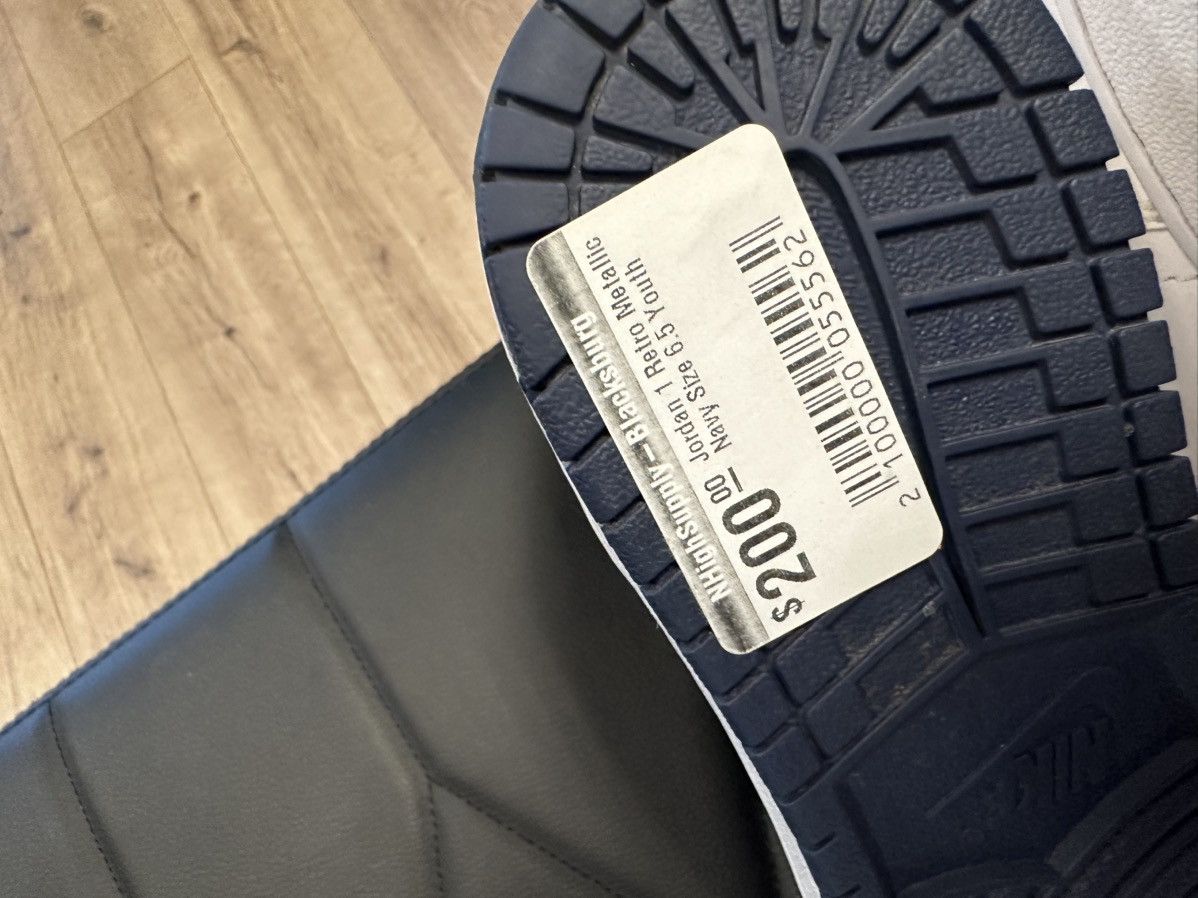 Nike Jordan 1 retro Size US 6.5 / EU 39-40 - 7 Thumbnail