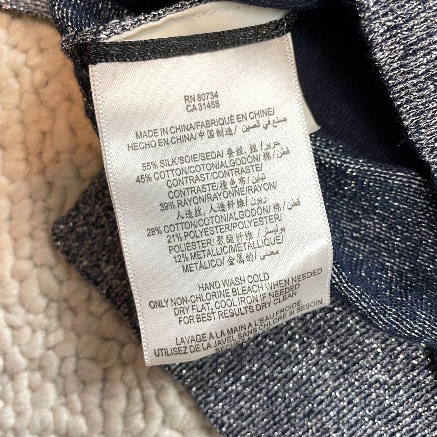 Bcbgmaxazria VINTAGE BCBGMAXAZRIA Cardigan Sweater Womens Medium Navy Combo Blue Silk Button Up Soft Size M / US 6-8 / IT 42-44 - 6 Thumbnail