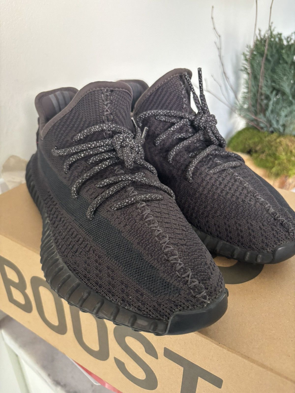 Yeezy Yeezy 350 black non reflective Size US 9.5 / EU 42-43 - 4 Thumbnail