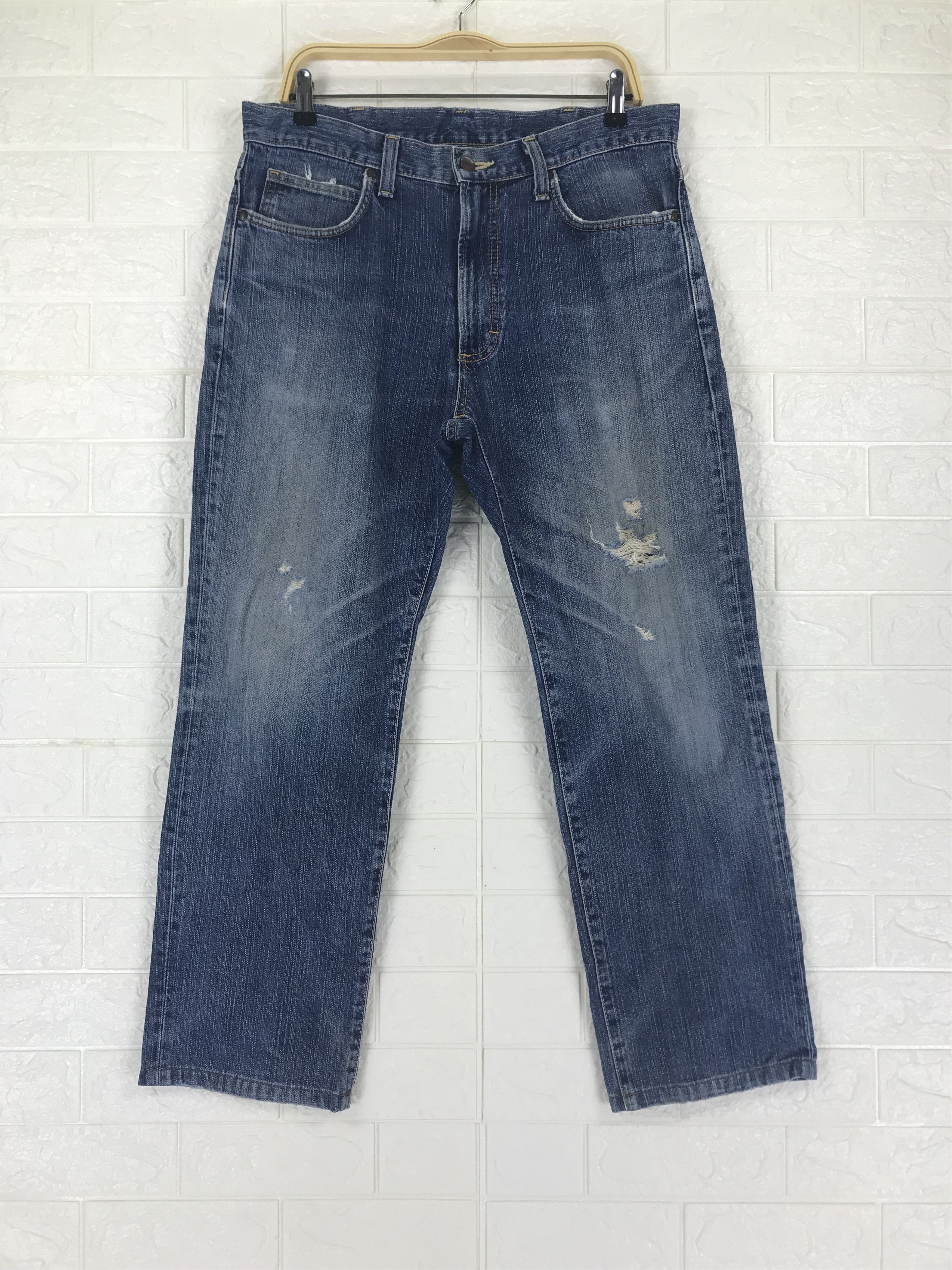 Wrangler Vintage Wrangler Blue Wash Distressed Jeans Size US 34 / EU 50 - 1 Thumbnail