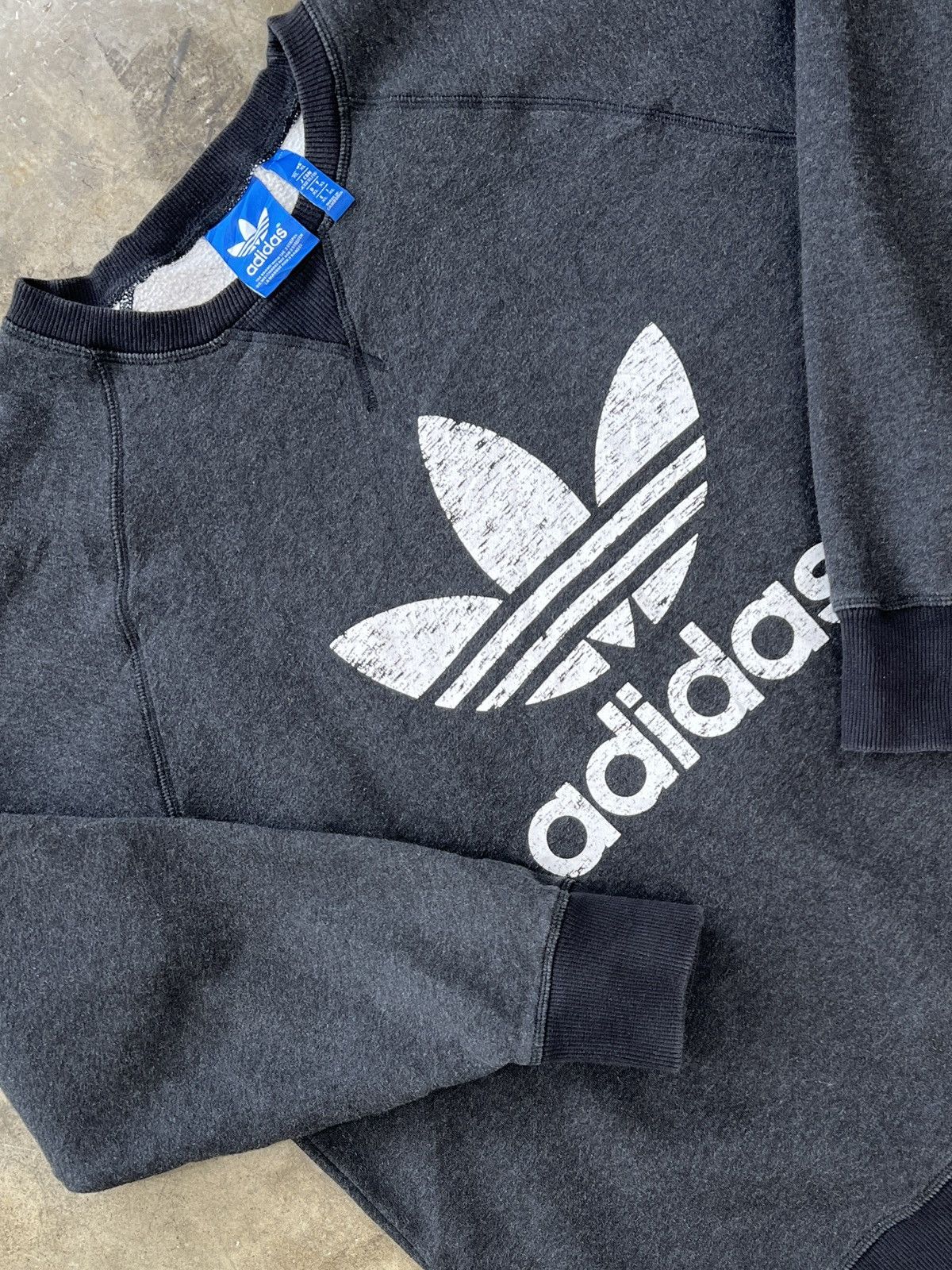 Adidas Adidas Logo Crewneck XL Size US XL / EU 56 / 4 - 1 Thumbnail