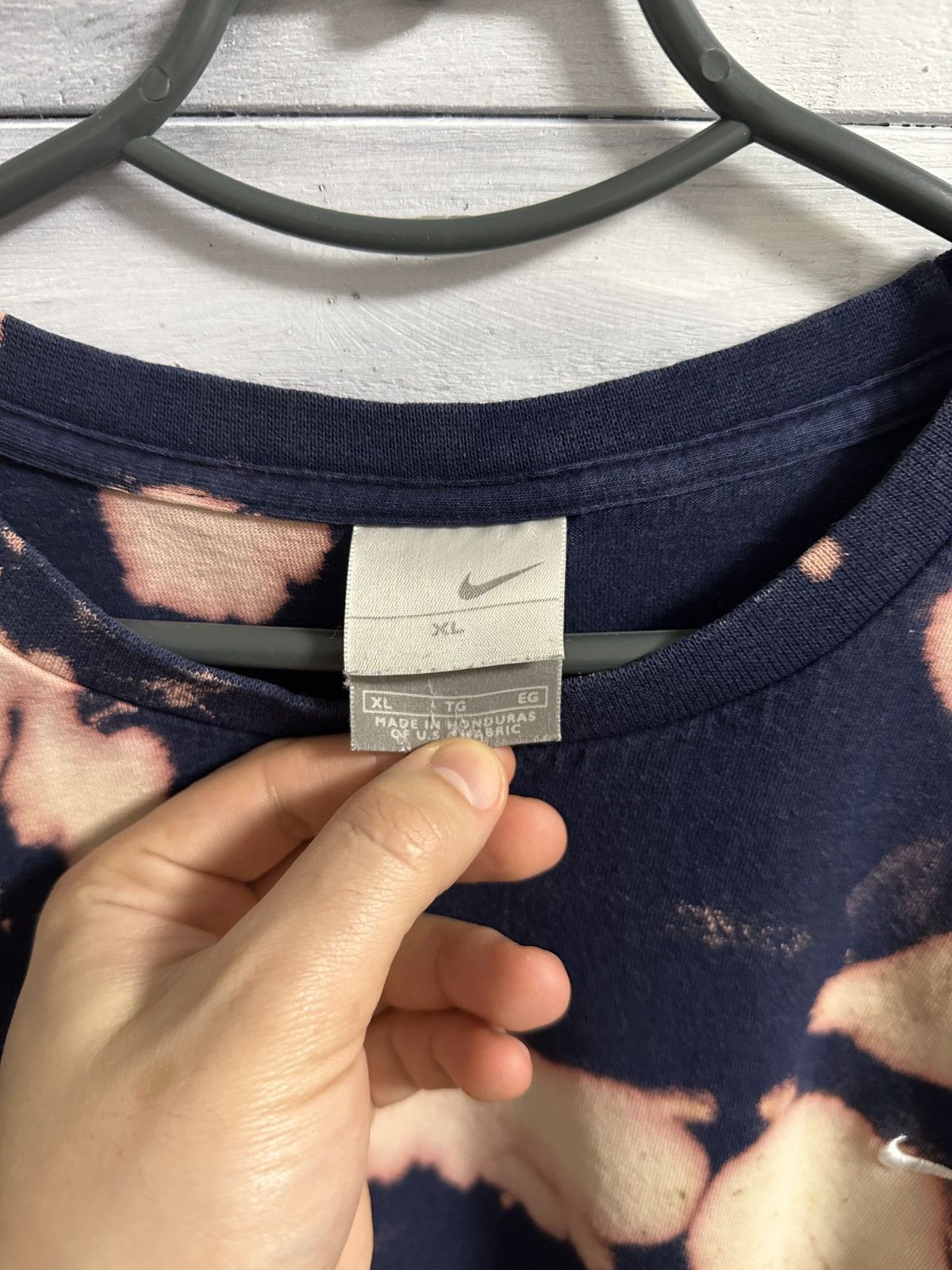 Nike Rare Vintage T-Shirt Nike Small Swoosh Tie-Dye Shibori Style Size US XL / EU 56 / 4 - 7 Thumbnail