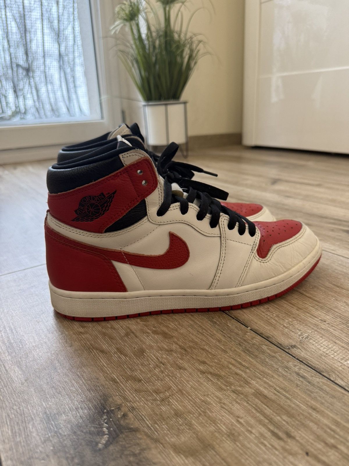 Jordan Brand Nike Air Jordan 1 Retro High OG Heritage Red/White Size US 8 / EU 41 - 3 Thumbnail