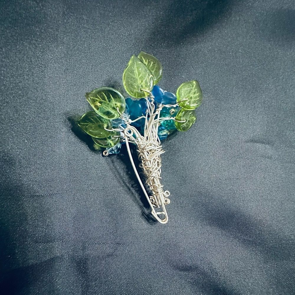 Vintage Vintage art glass flower bouquet on silver tone hand wired l Size ONE SIZE - 6 Thumbnail