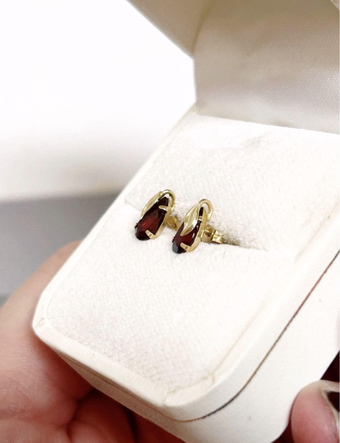 Other Estate Vintage Natural Garnet and 14kt Gold Stud Earrings Size ONE SIZE - 8 Thumbnail