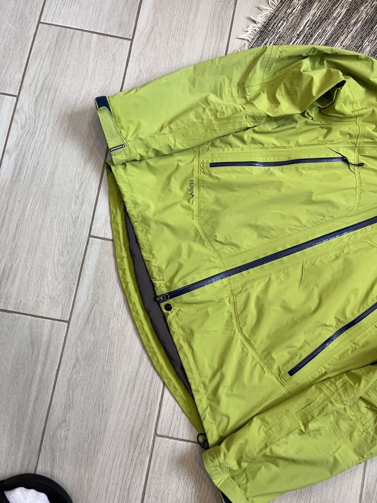Peak Performance Peak Performance raincoat jacket outdoor minimalistic Size US L / EU 52-54 / 3 - 3 Thumbnail