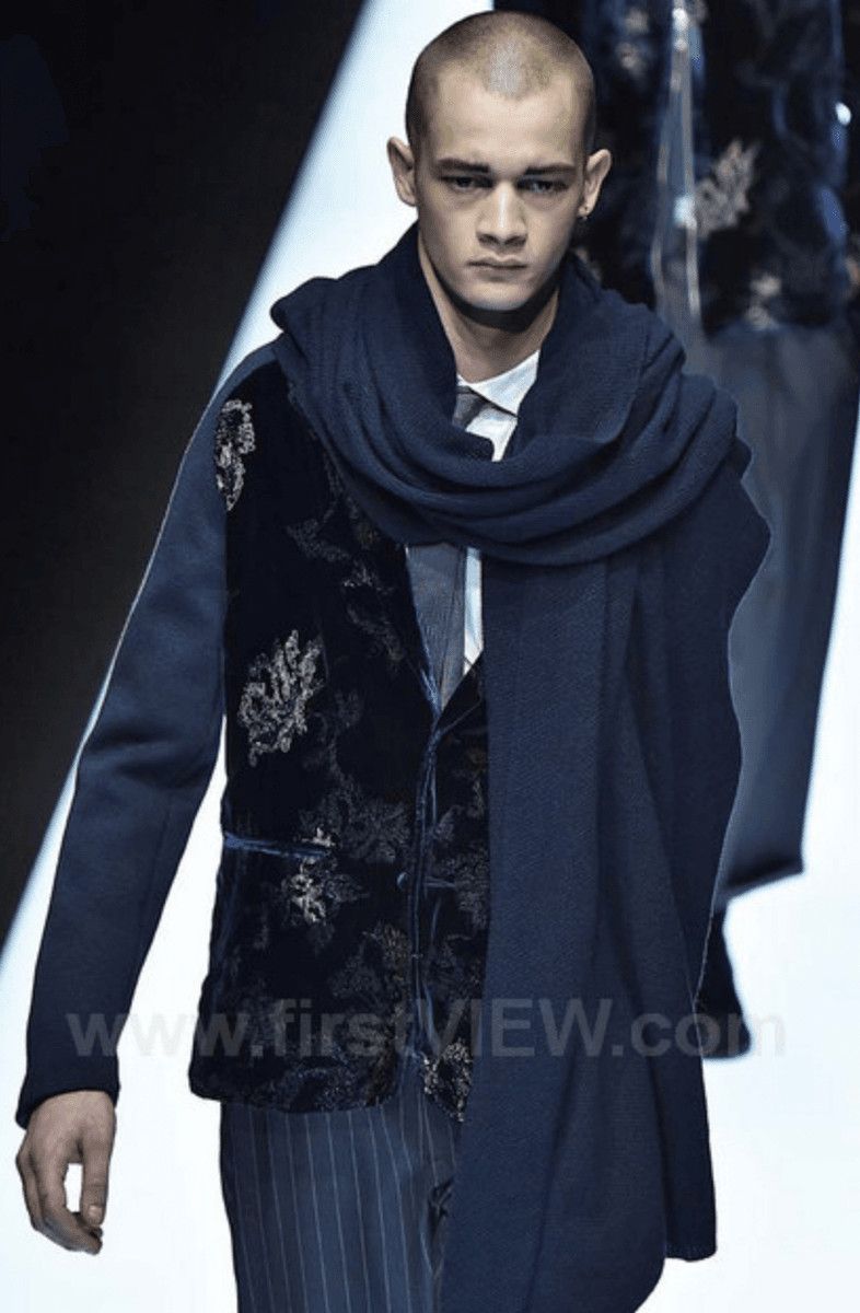 Emporio Armani AW2018 Emporio Armani Navy Velvet Floral Embroidered Hybrid Jacket Size US L / EU 52-54 / 3 - 2 Thumbnail