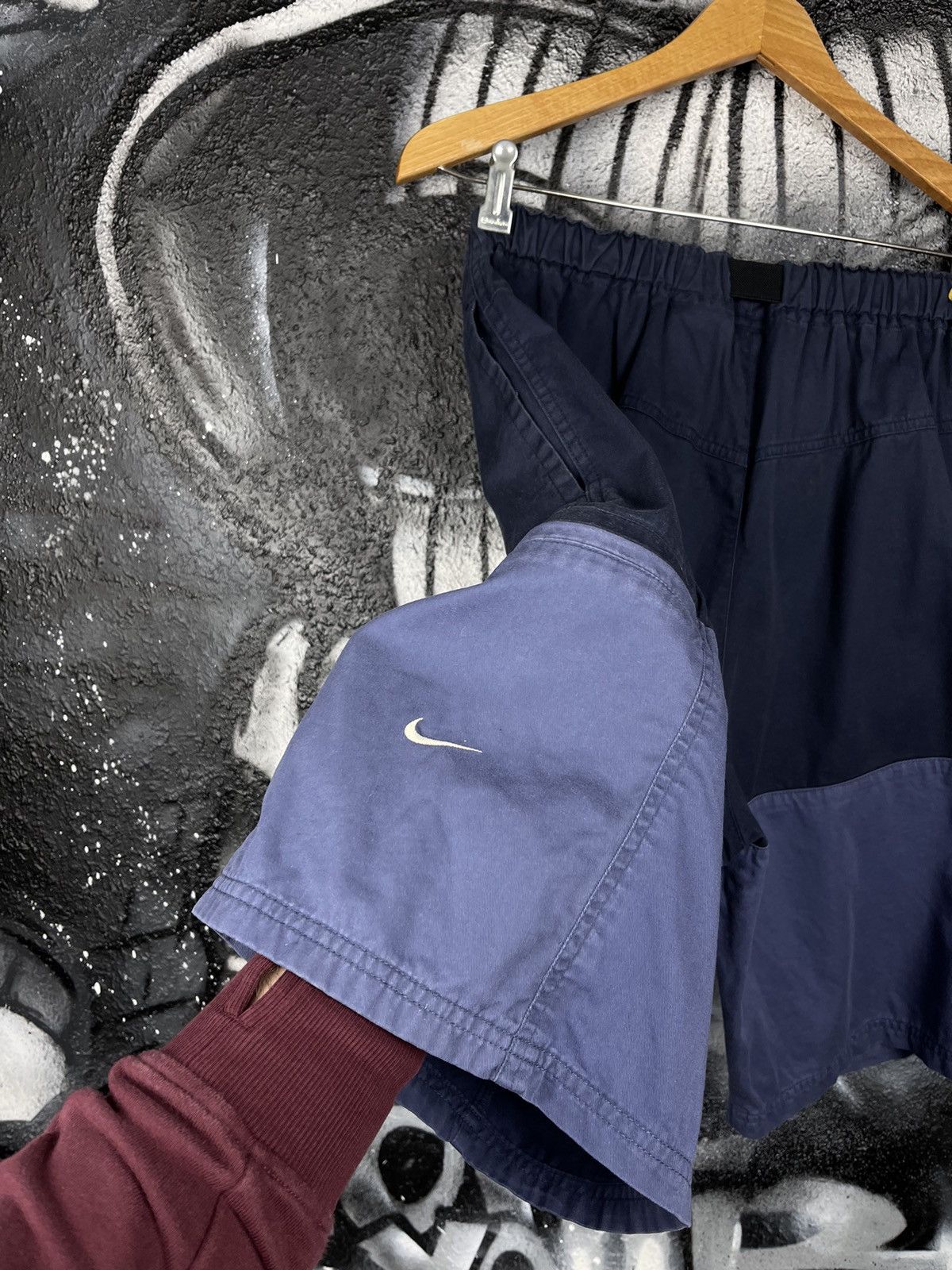Nike Vintage Nike 90s Dark Blue Cargo Shorts Men’s Size L Size US 33 - 8 Thumbnail