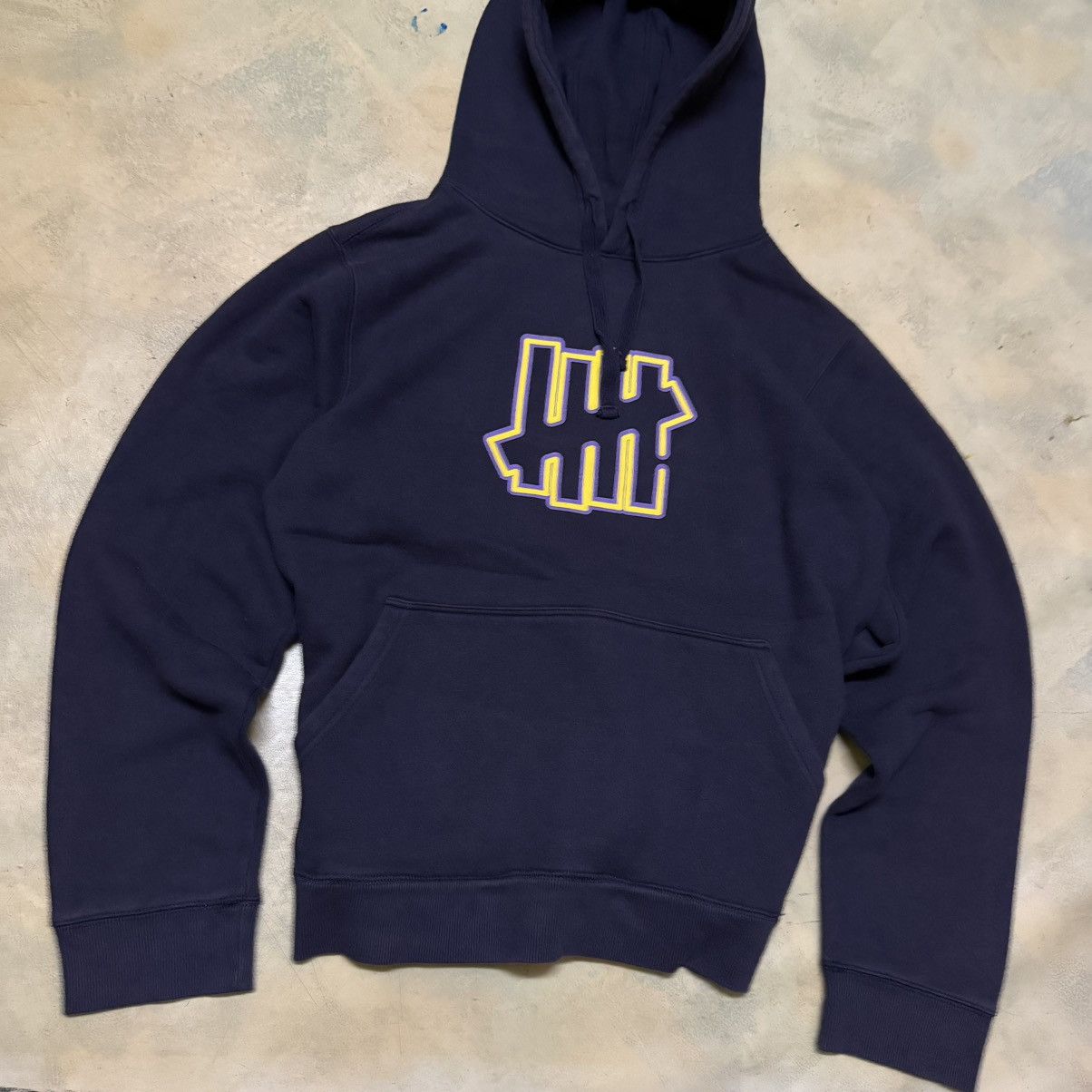 Undefeated Undefeated Big Logo Hoodie Pullover Size US L / EU 52-54 / 3 - 4 Thumbnail
