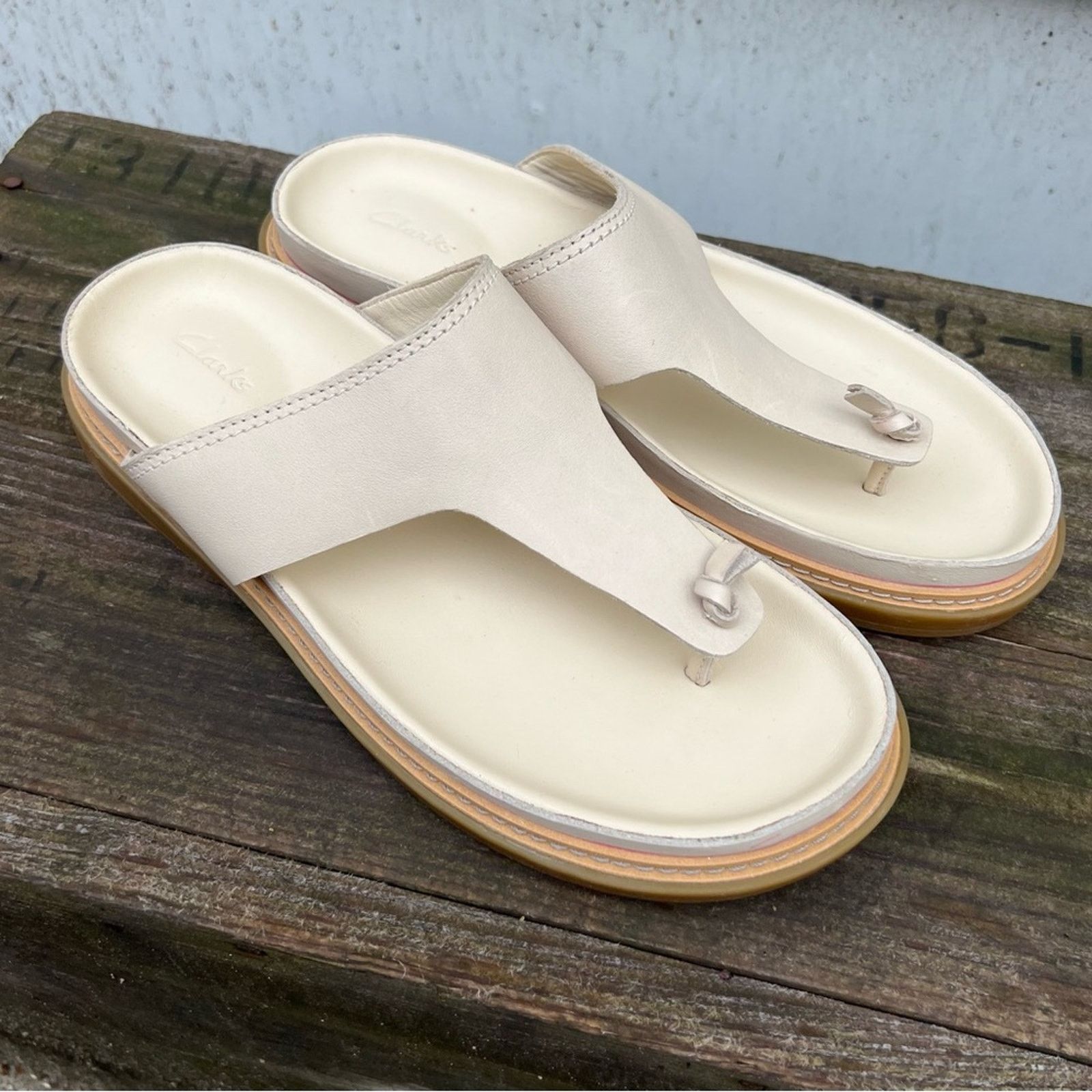 Clarks Trace Shore Cream Leather Thong Sandals NWT 7M in White, Women's