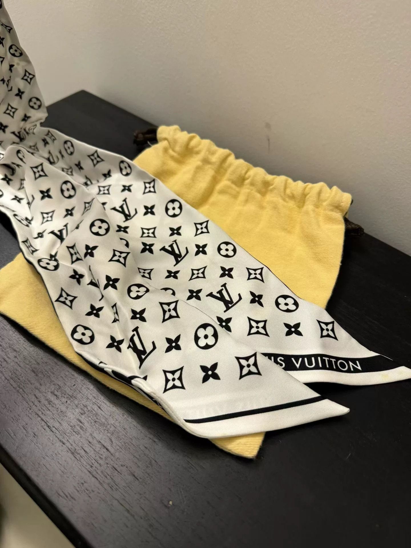 Louis Vuitton Louis Vuitton Monogram Silk Hair Band Size US S / EU 44-46 / 1 - 4 Thumbnail