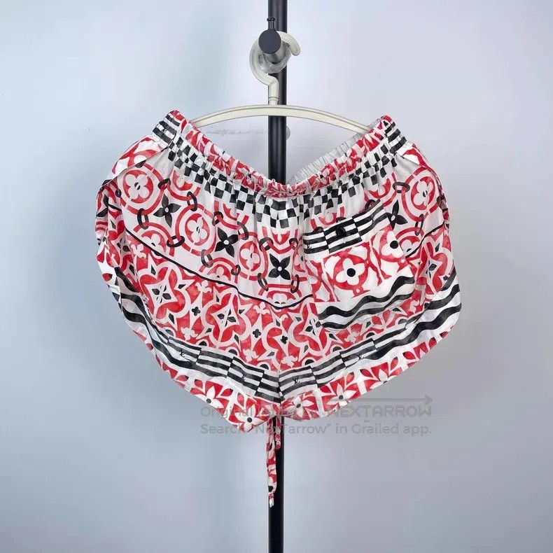 Louis Vuitton Louis Vuitton Red resort style logo pattern shorts Size US 36 / EU 52 - 2 Thumbnail