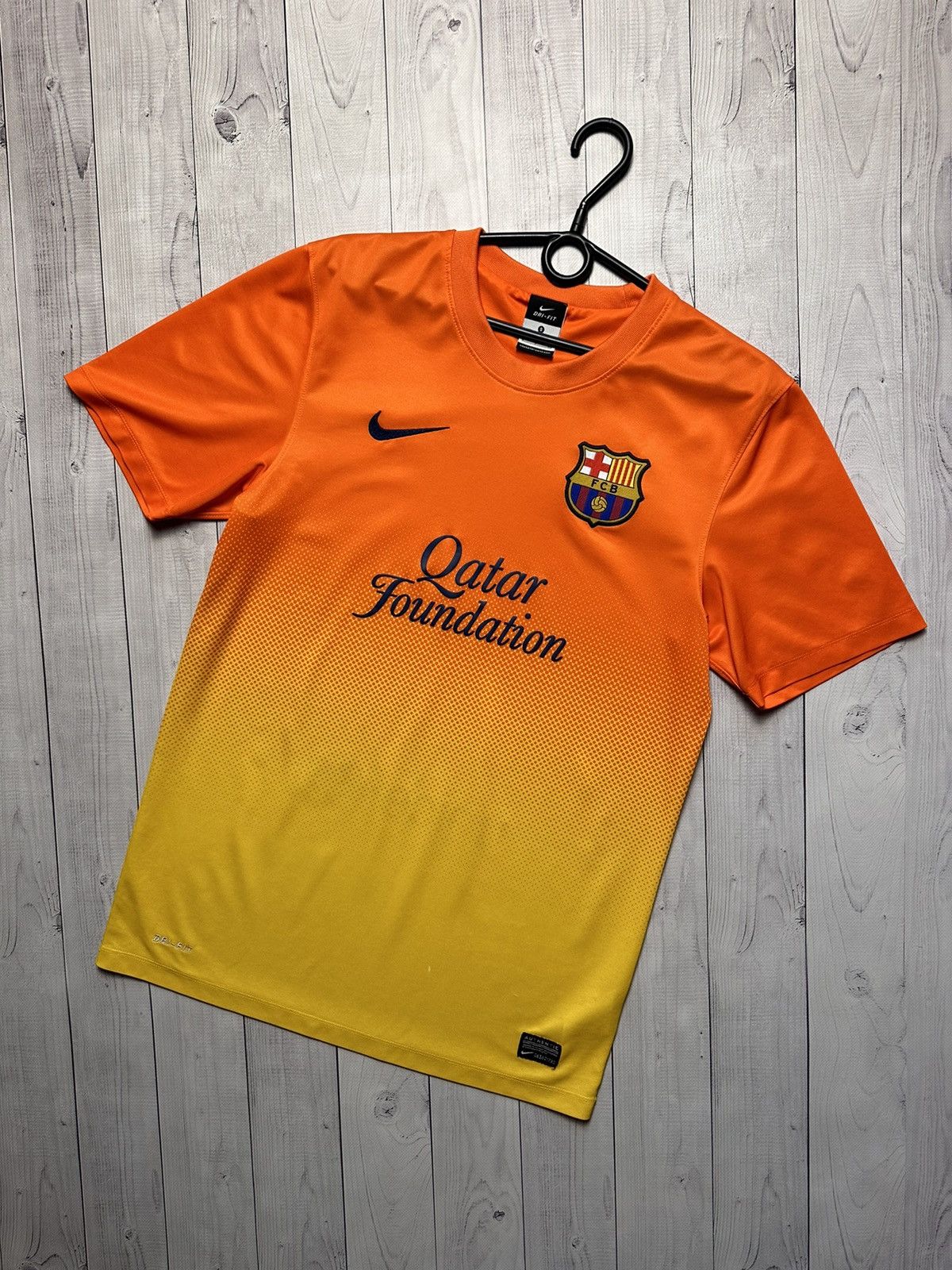 Vintage Vintage Nike Barcelona soccer jersey size S orange away Size US S / EU 44-46 / 1 - 1 Thumbnail