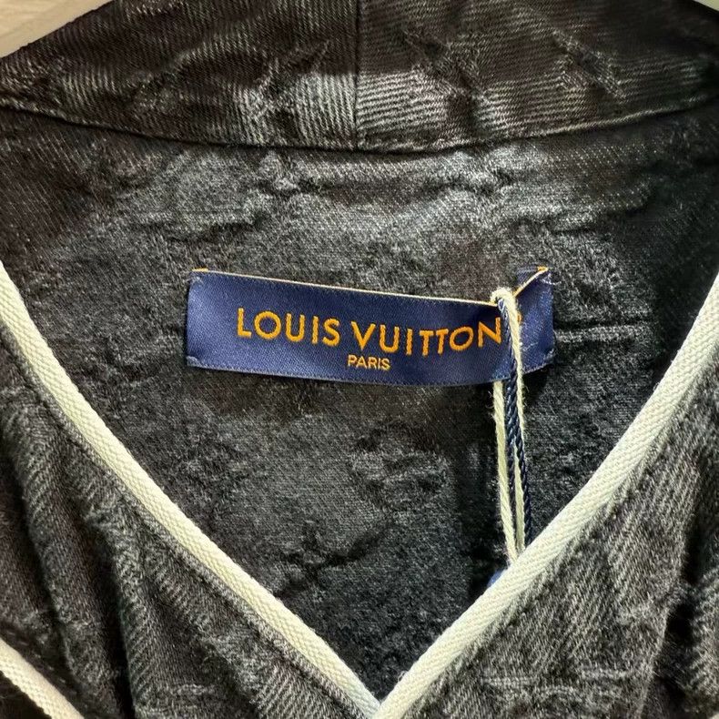Louis Vuitton Louis Vuitton Embossed Dark Pattern Full Embroidered Logo S Size US L / EU 52-54 / 3 - 3 Thumbnail