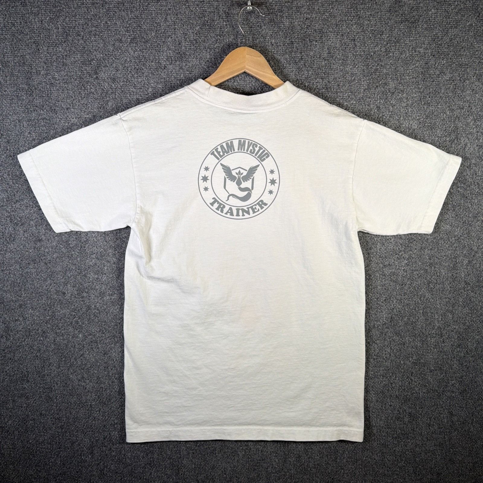Pokemon Pokemon Go Shirt Mens Medium White Charizard Phone Cartoon Size US M / EU 48-50 / 2 - 7 Thumbnail